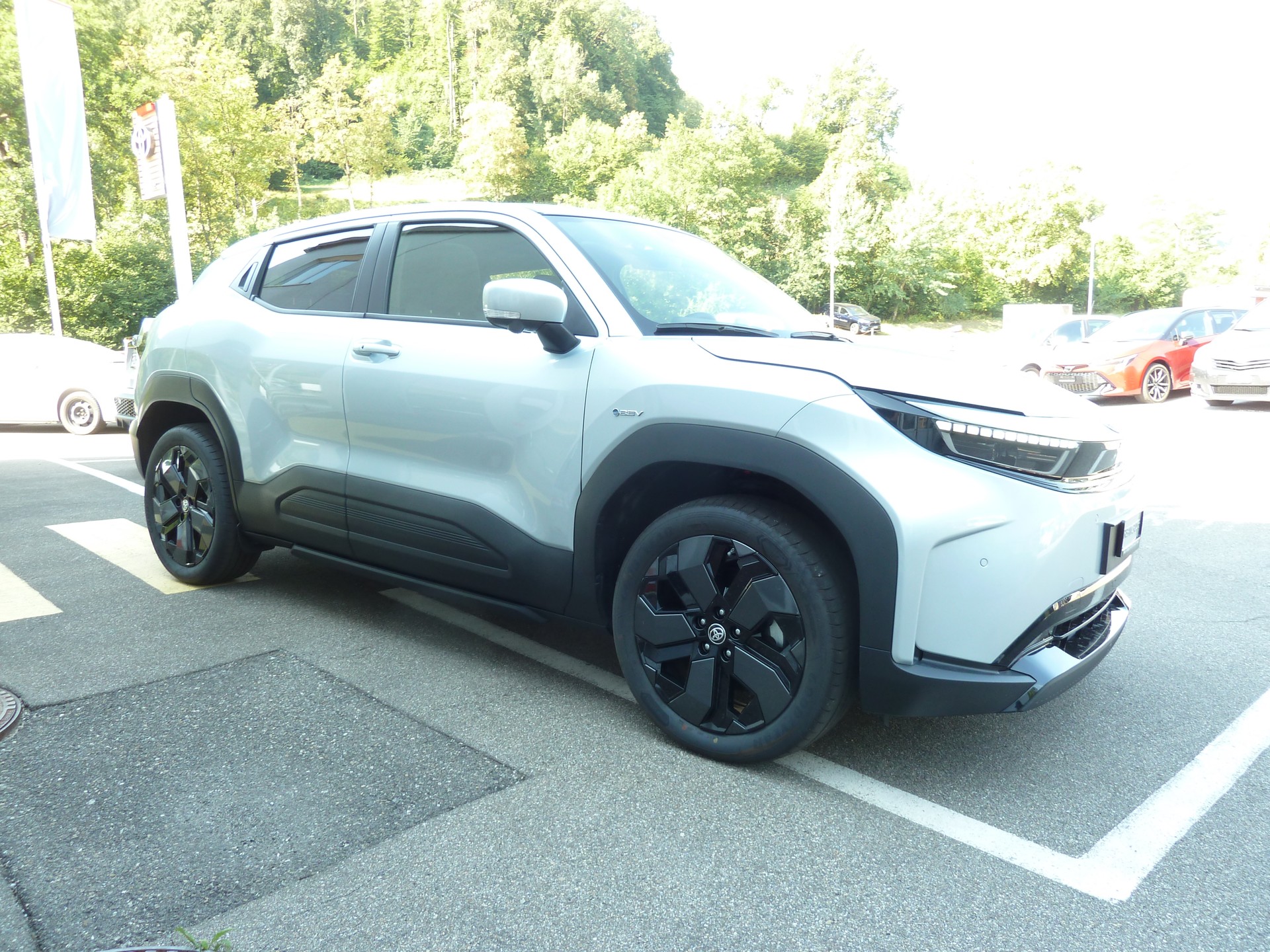 TOYOTA Urban Cruiser 61 kWh Premium AWD-image-11