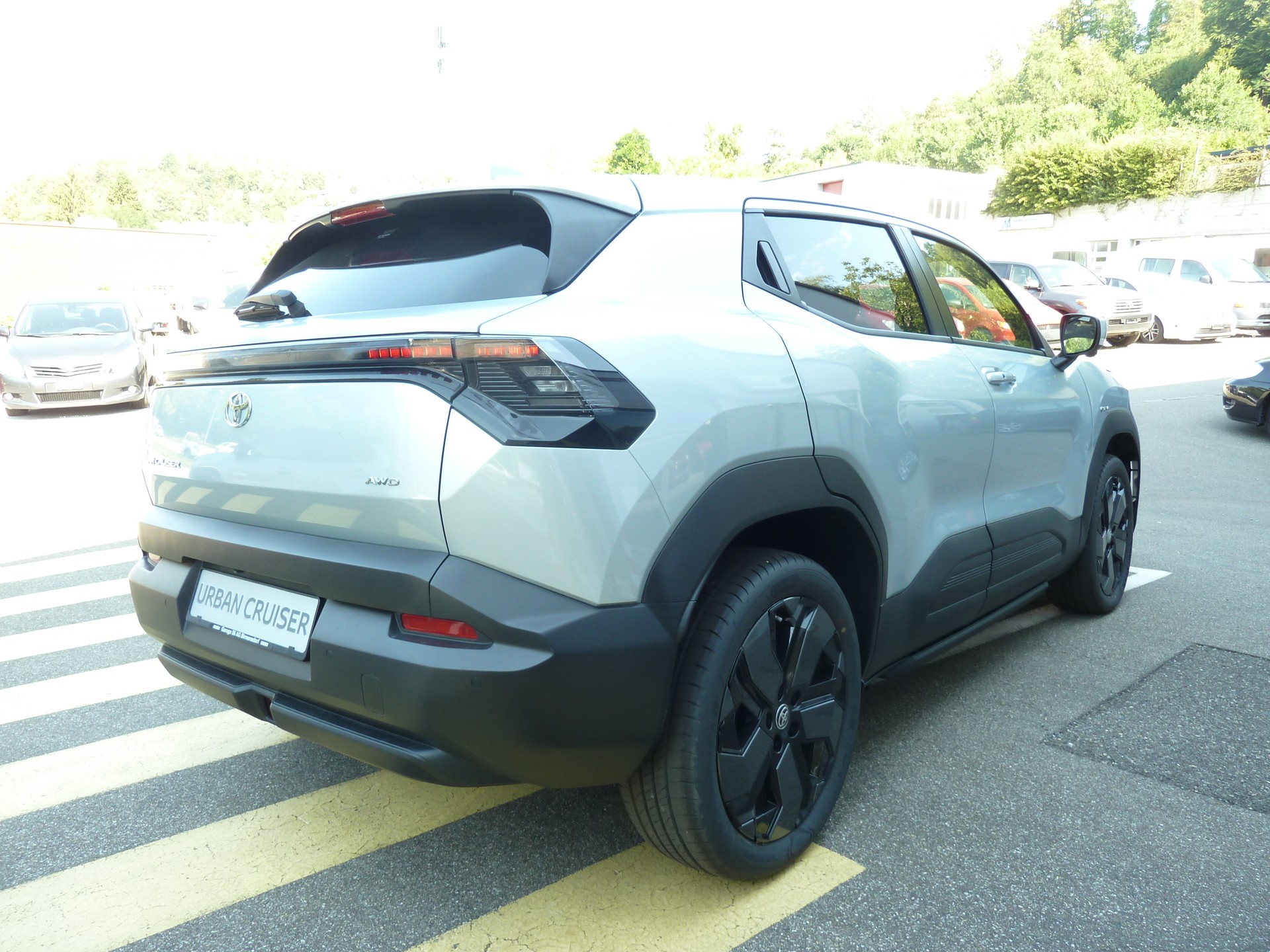 TOYOTA Urban Cruiser 61 kWh Premium AWD-image-8