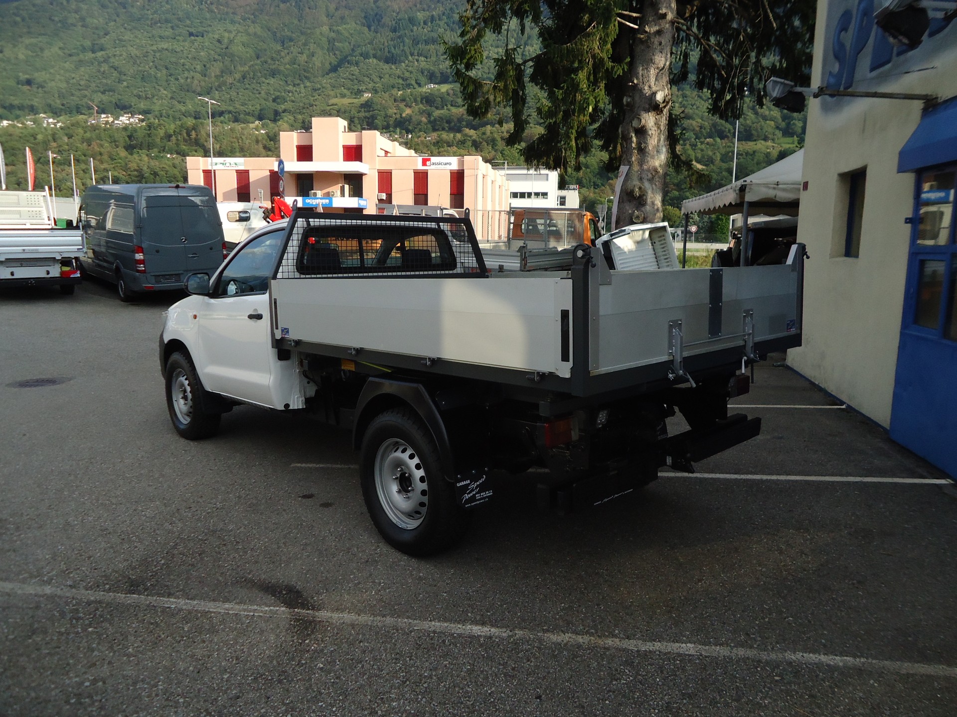 TOYOTA Single Cab Luna - Ponte ribaltabile con Aumento del carico utile KG. 1285 - Gancio di Traino KG. 3250-image-4