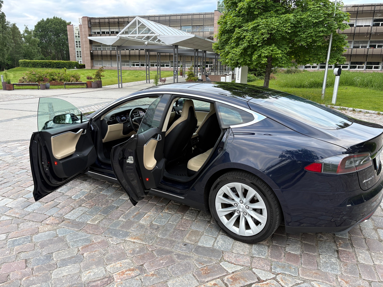 TESLA 85-image-5
