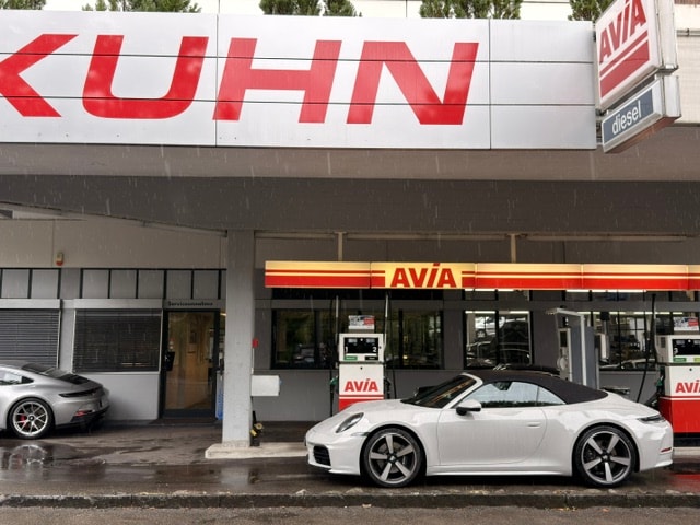 PORSCHE Carrera-image-3
