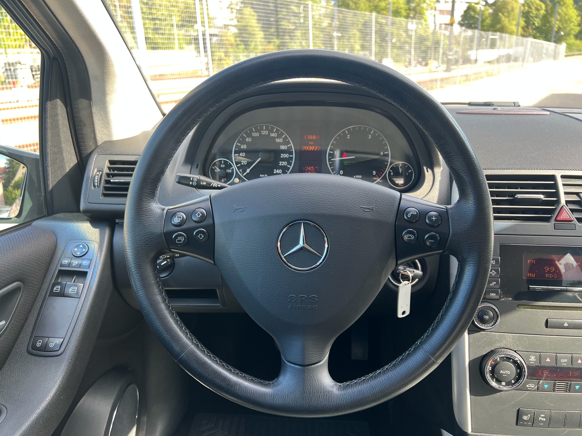 MERCEDES-BENZ A 200 CDI Avantgarde-image-16