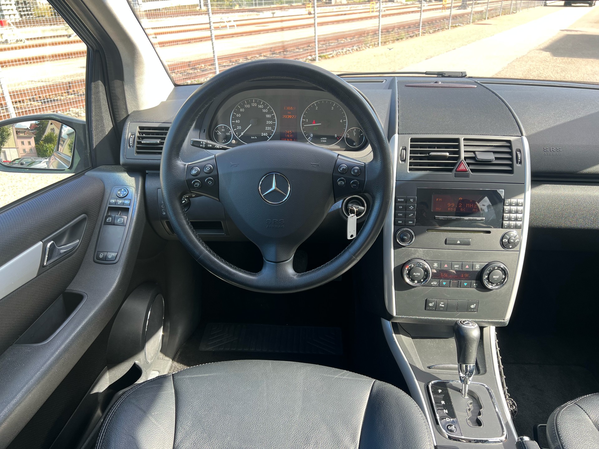 MERCEDES-BENZ A 200 CDI Avantgarde-image-17