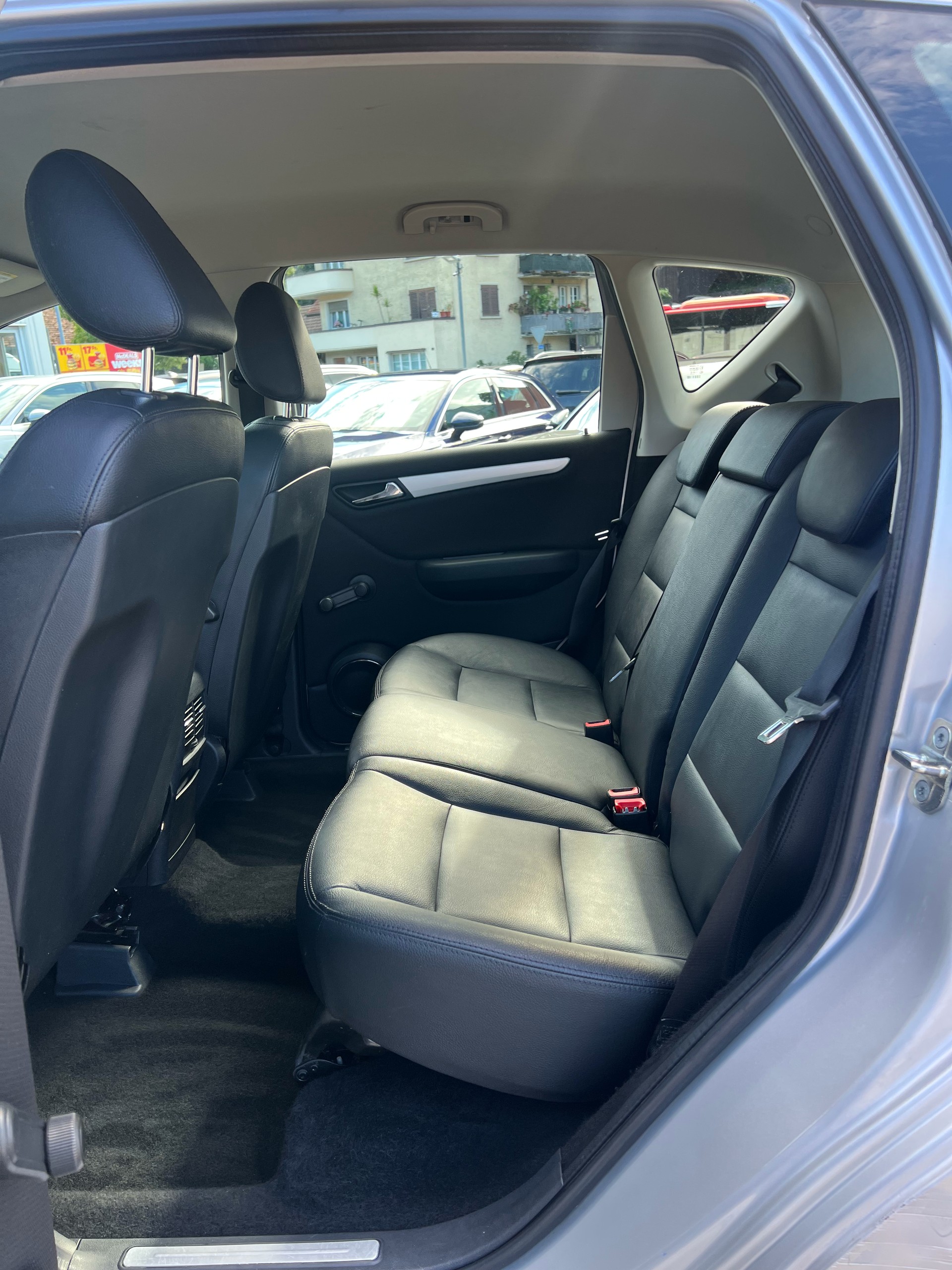 MERCEDES-BENZ A 200 CDI Avantgarde-image-9