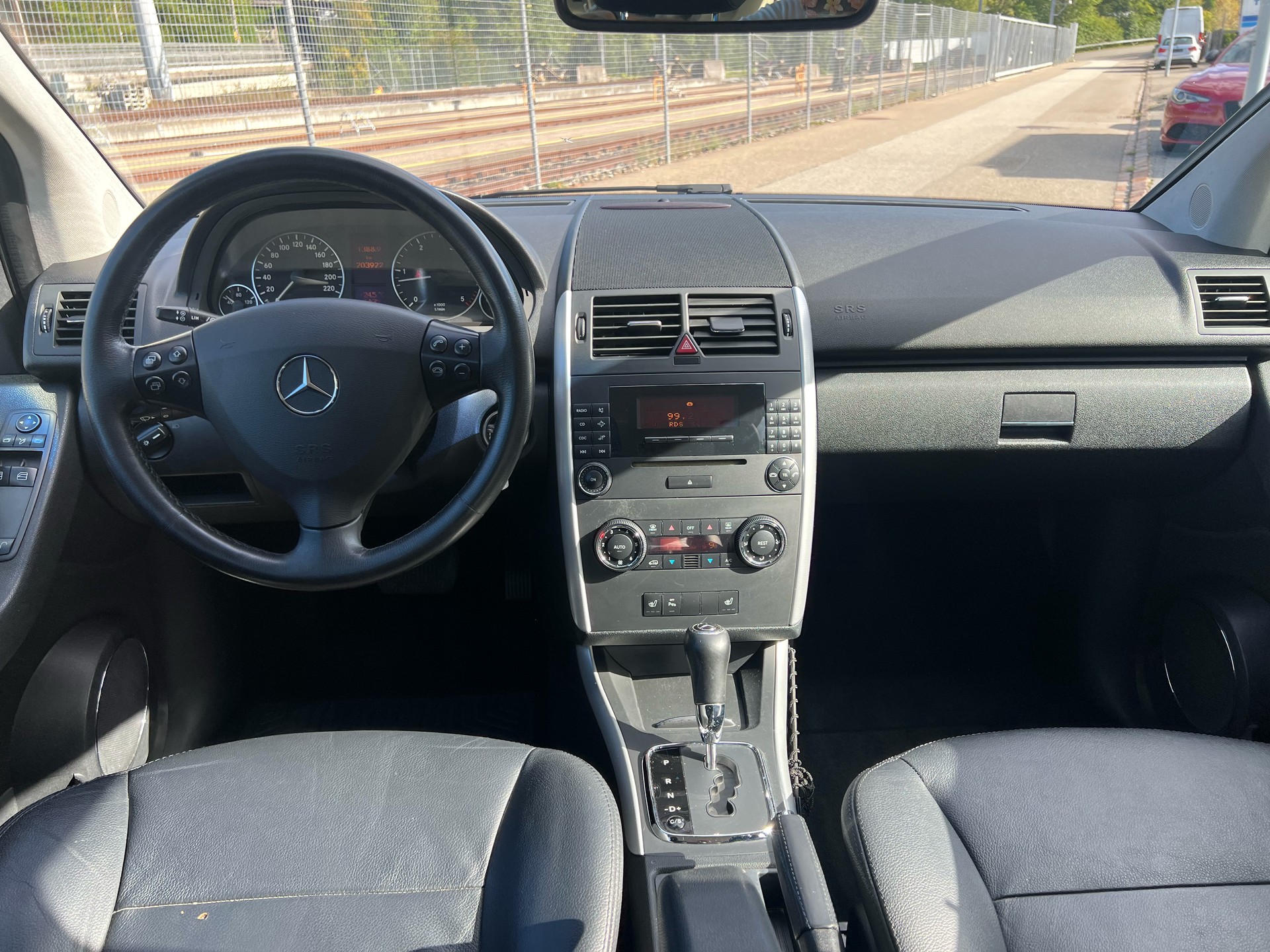 MERCEDES-BENZ A 200 CDI Avantgarde-image-18