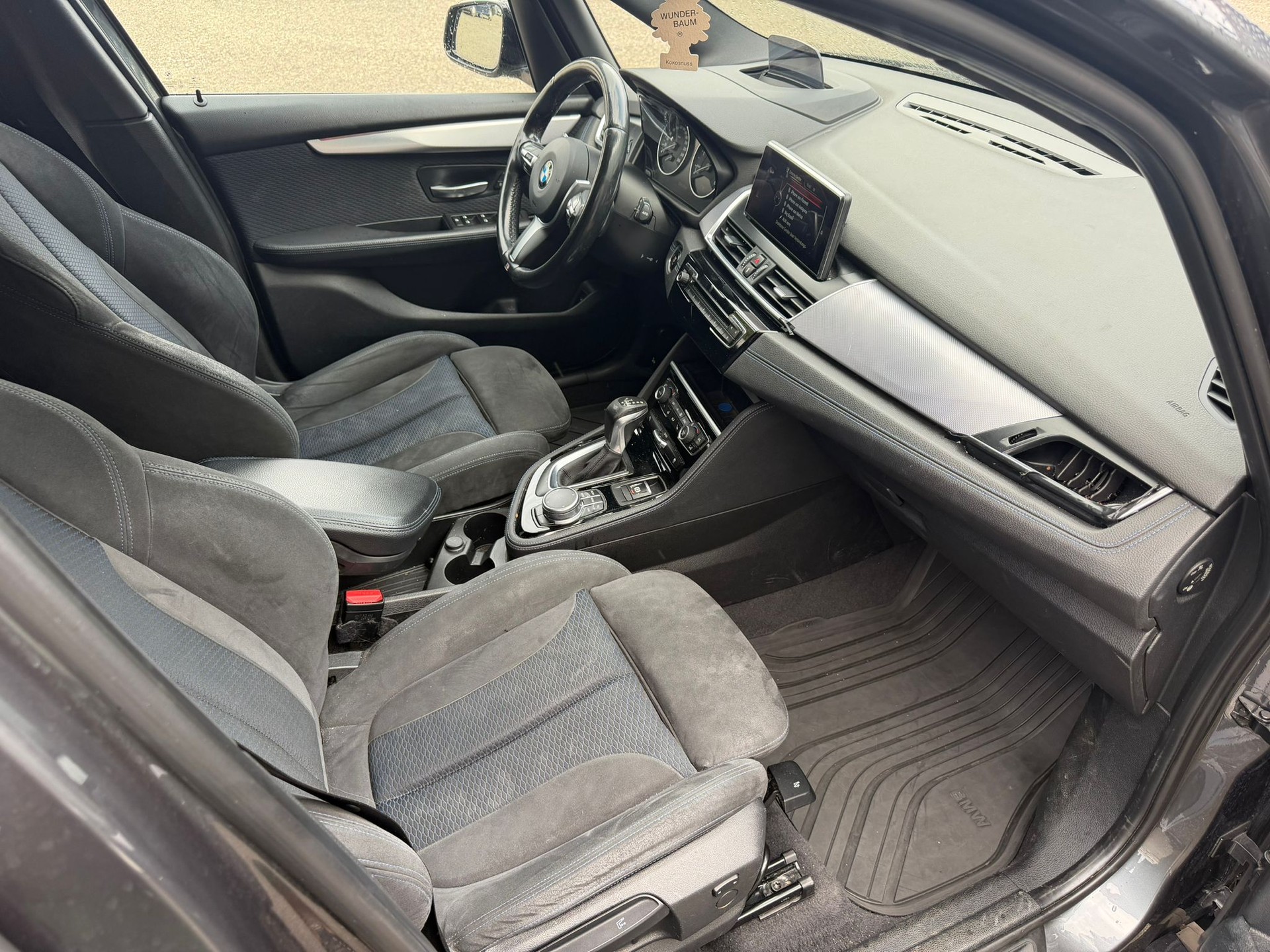 BMW 218d xDrive Gran Tourer M Sport Steptronic-image-11