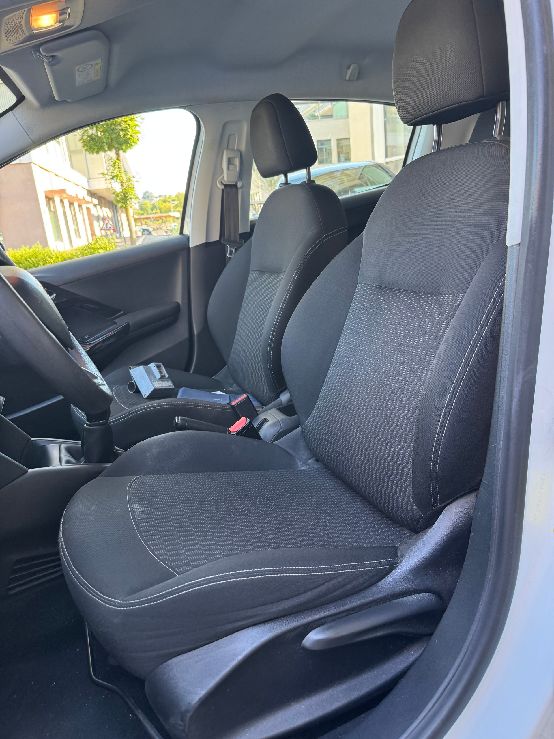 PEUGEOT 208 1.2 PureTech Access-image-5