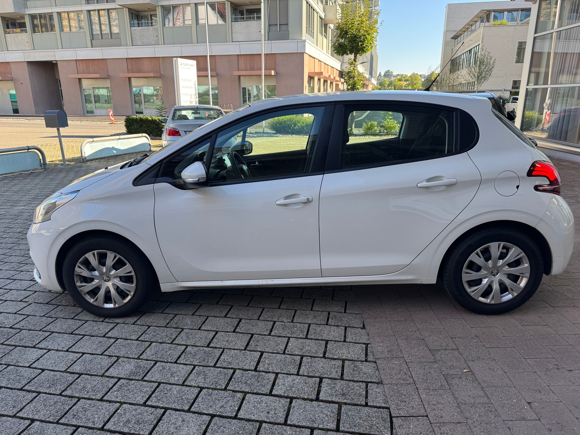 PEUGEOT 208 1.2 PureTech Access-image-1
