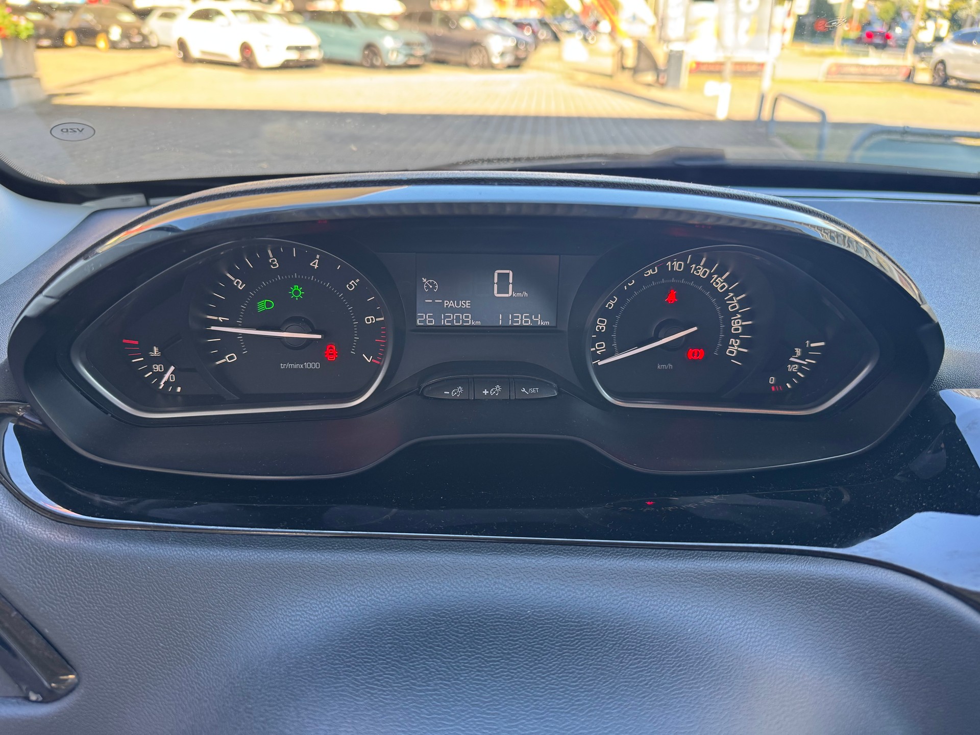 PEUGEOT 208 1.2 PureTech Access-image-8