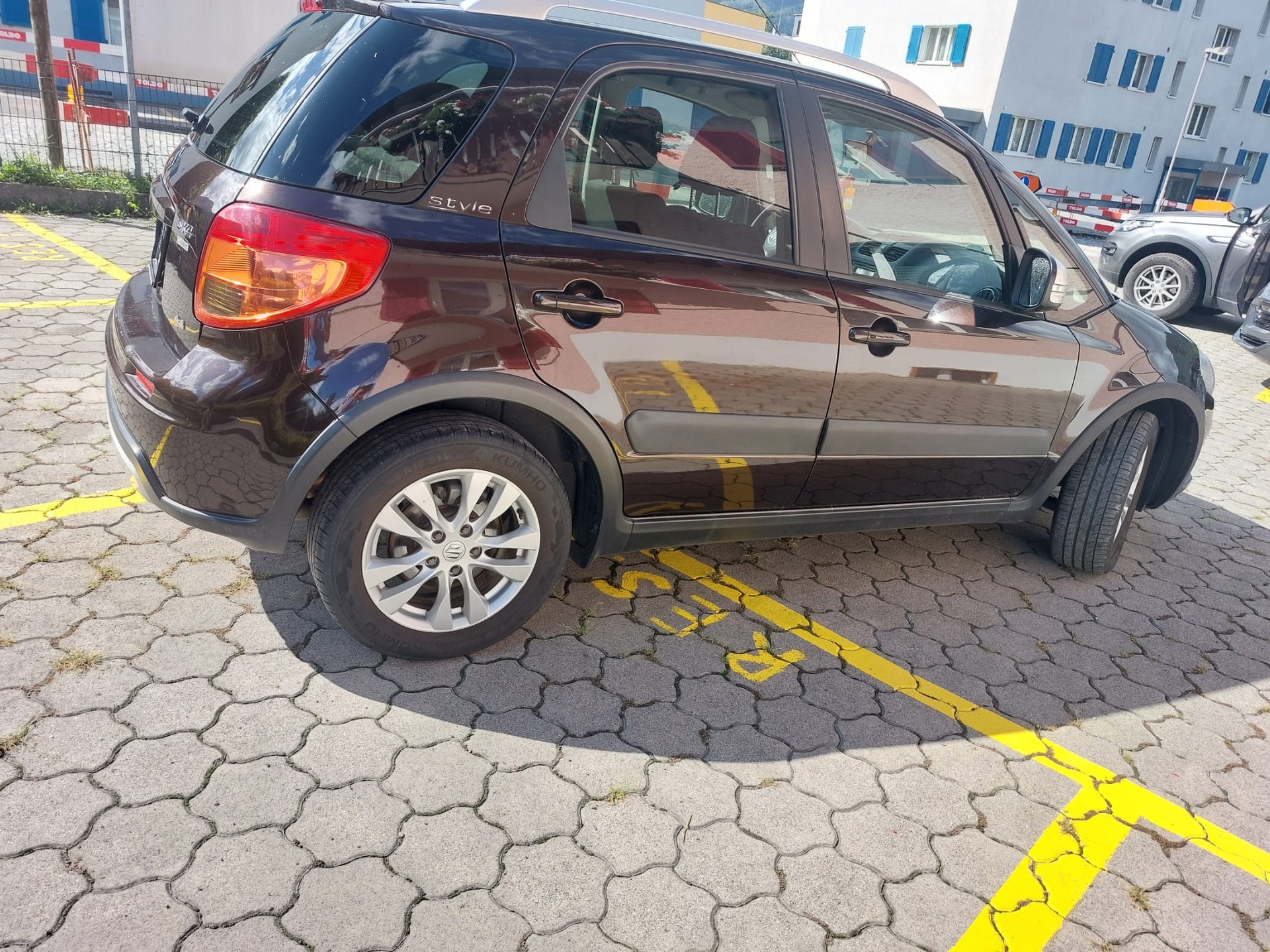 SUZUKI SX4-image-5