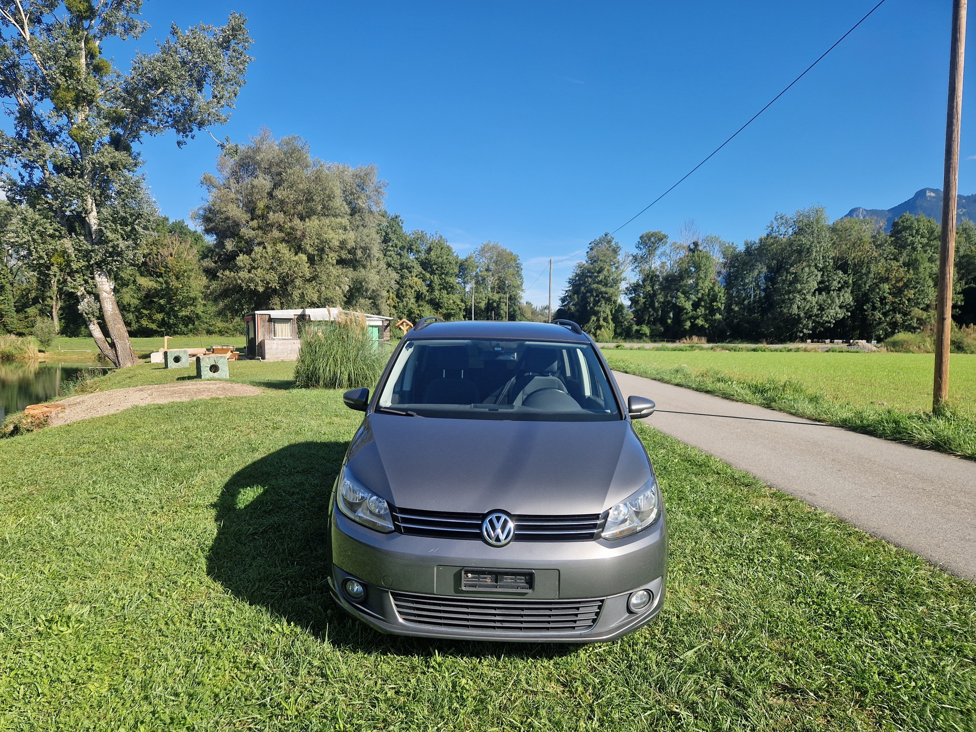 VW Touran 2.0 TDI BlueMotion Technology Cup-image-1