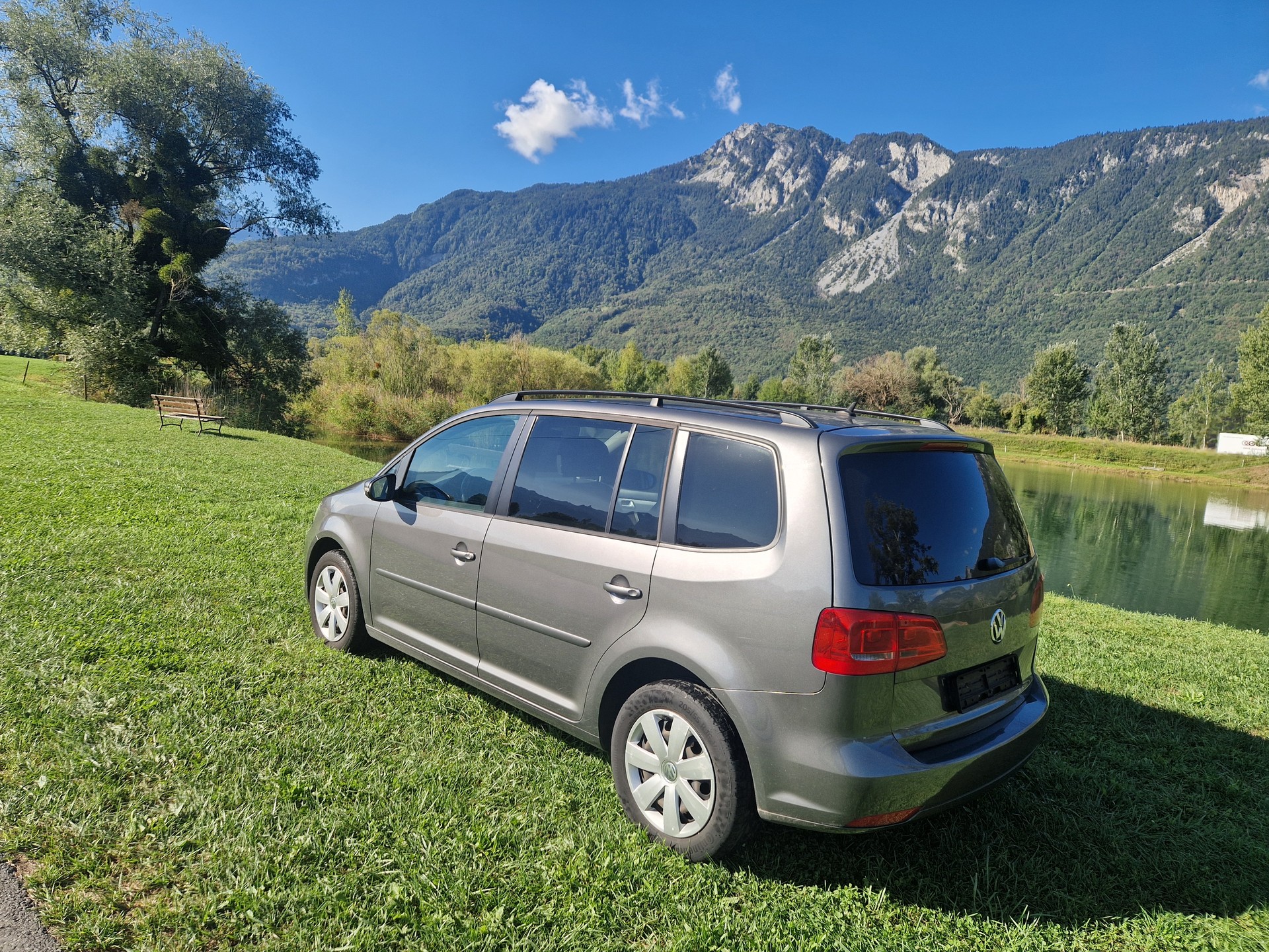VW Touran 2.0 TDI BlueMotion Technology Cup-image-3