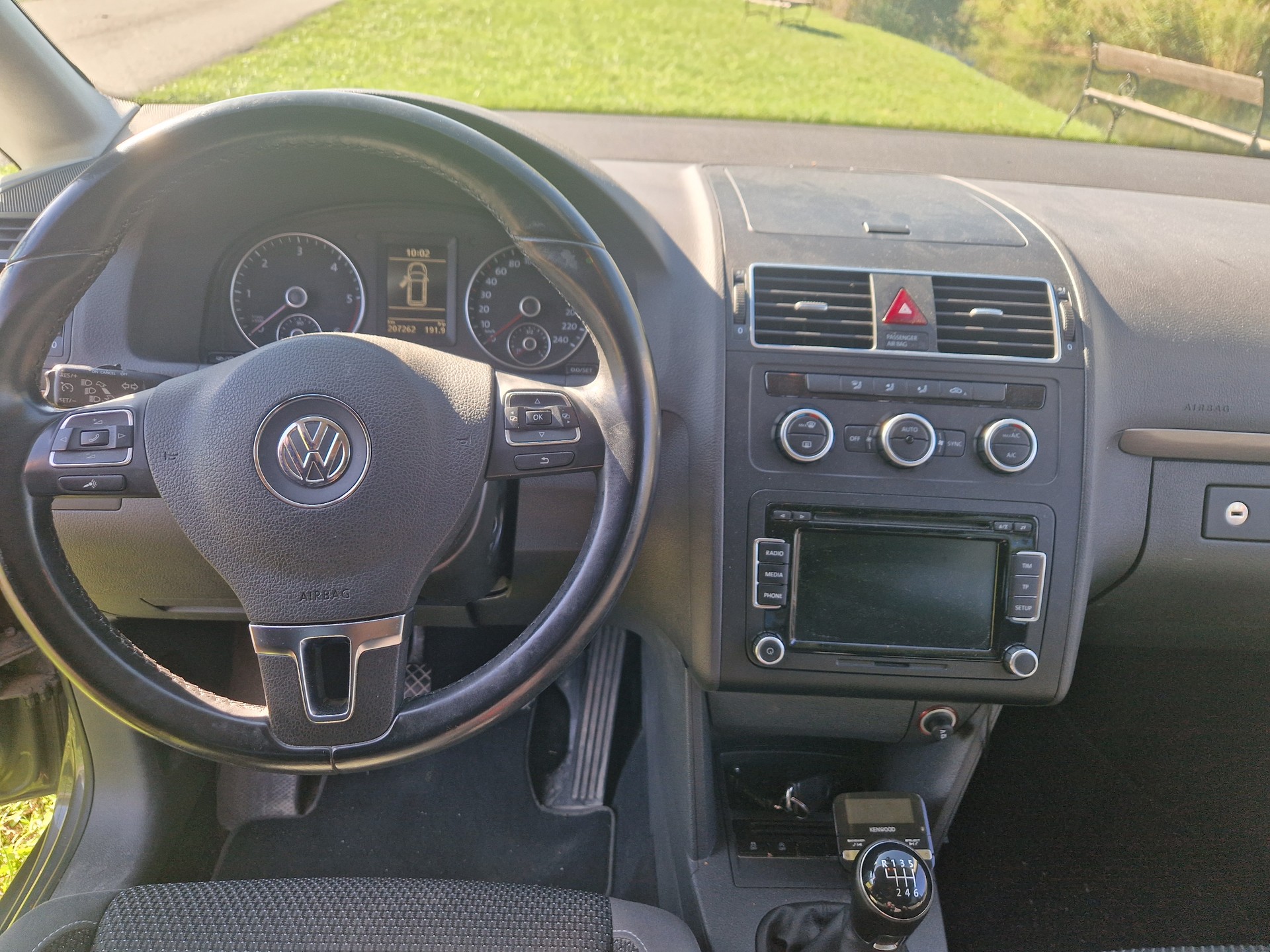 VW Touran 2.0 TDI BlueMotion Technology Cup-image-10