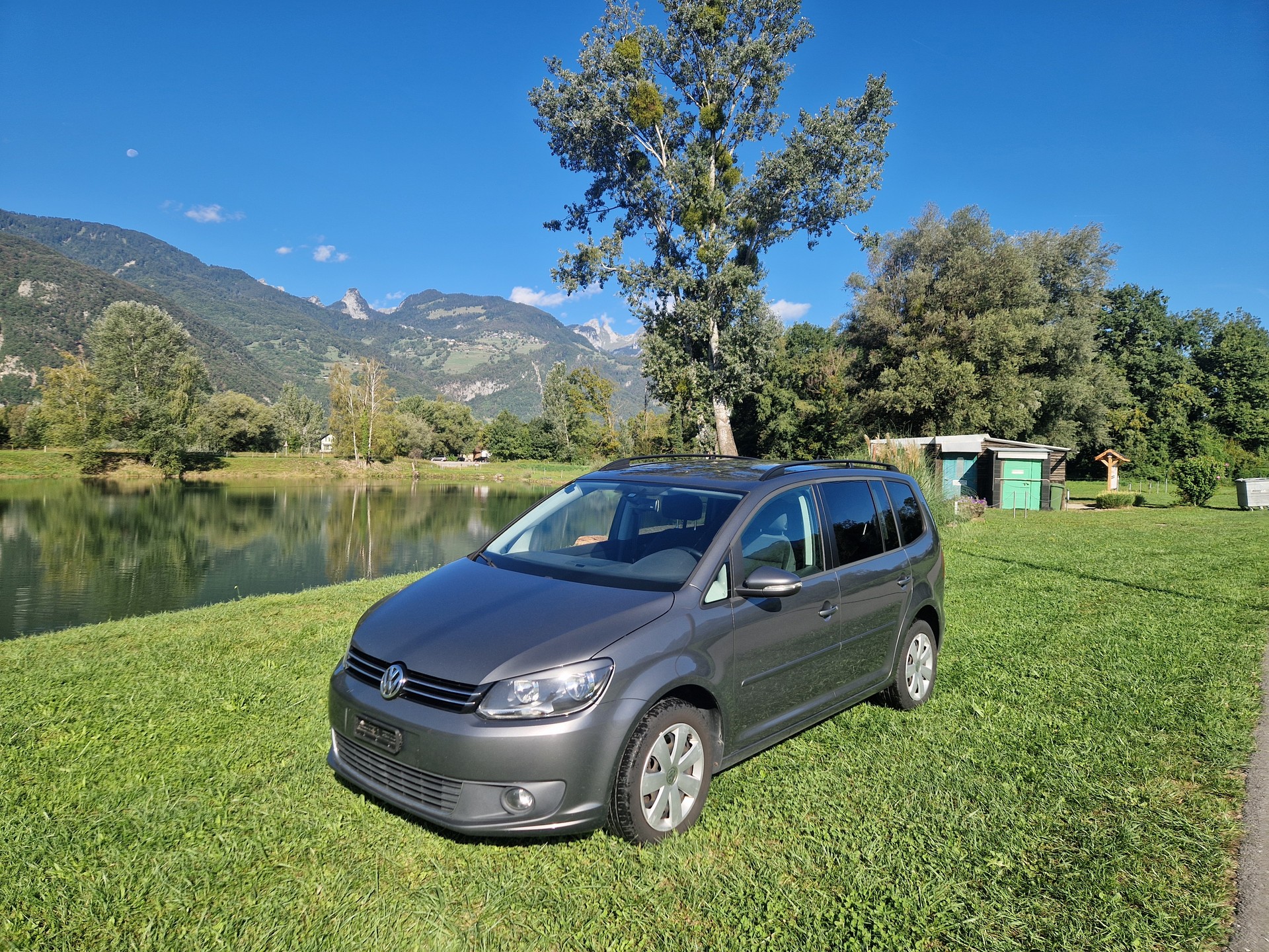 VW Touran 2.0 TDI BlueMotion Technology Cup-image-2