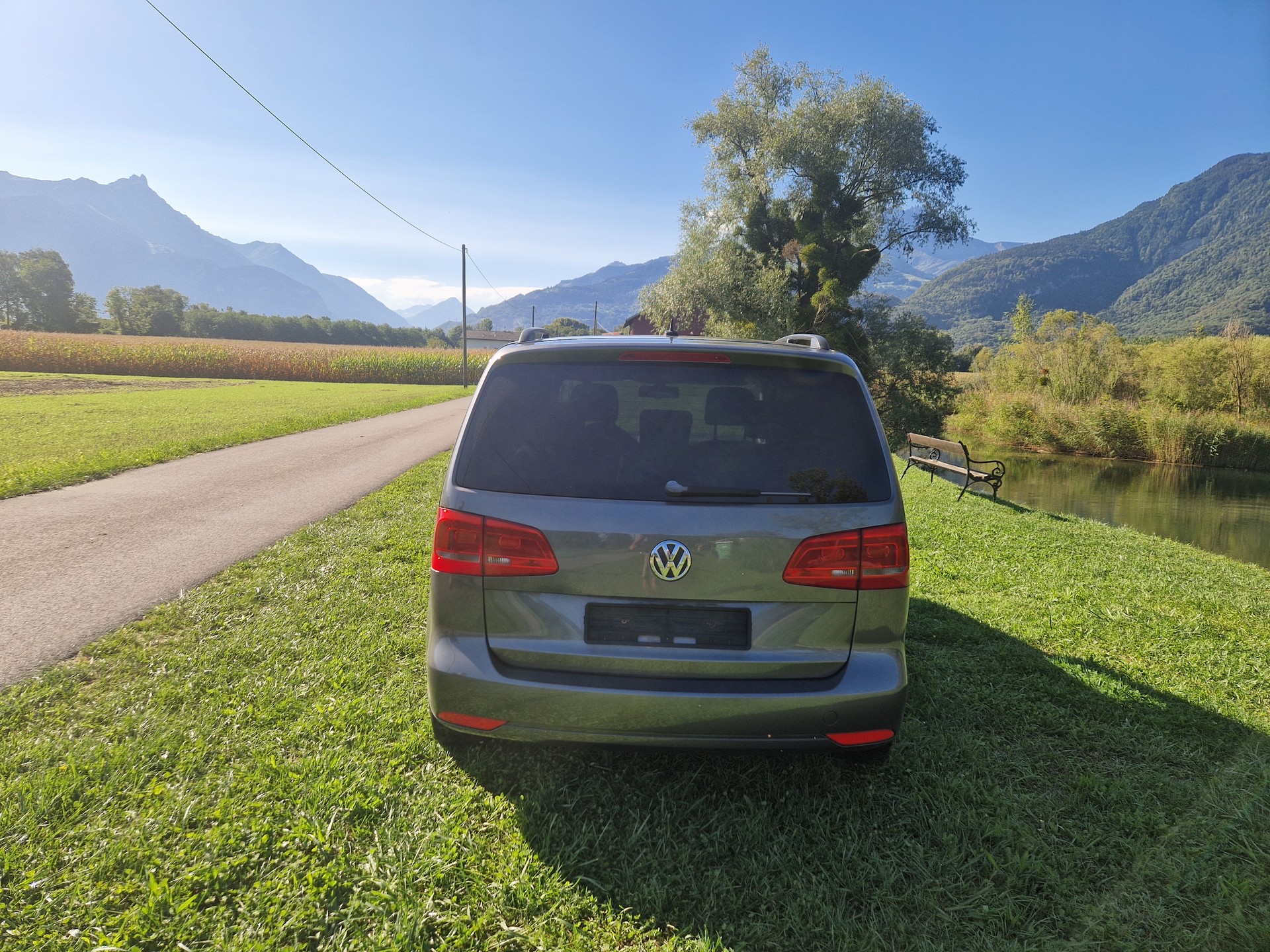VW Touran 2.0 TDI BlueMotion Technology Cup-image-4