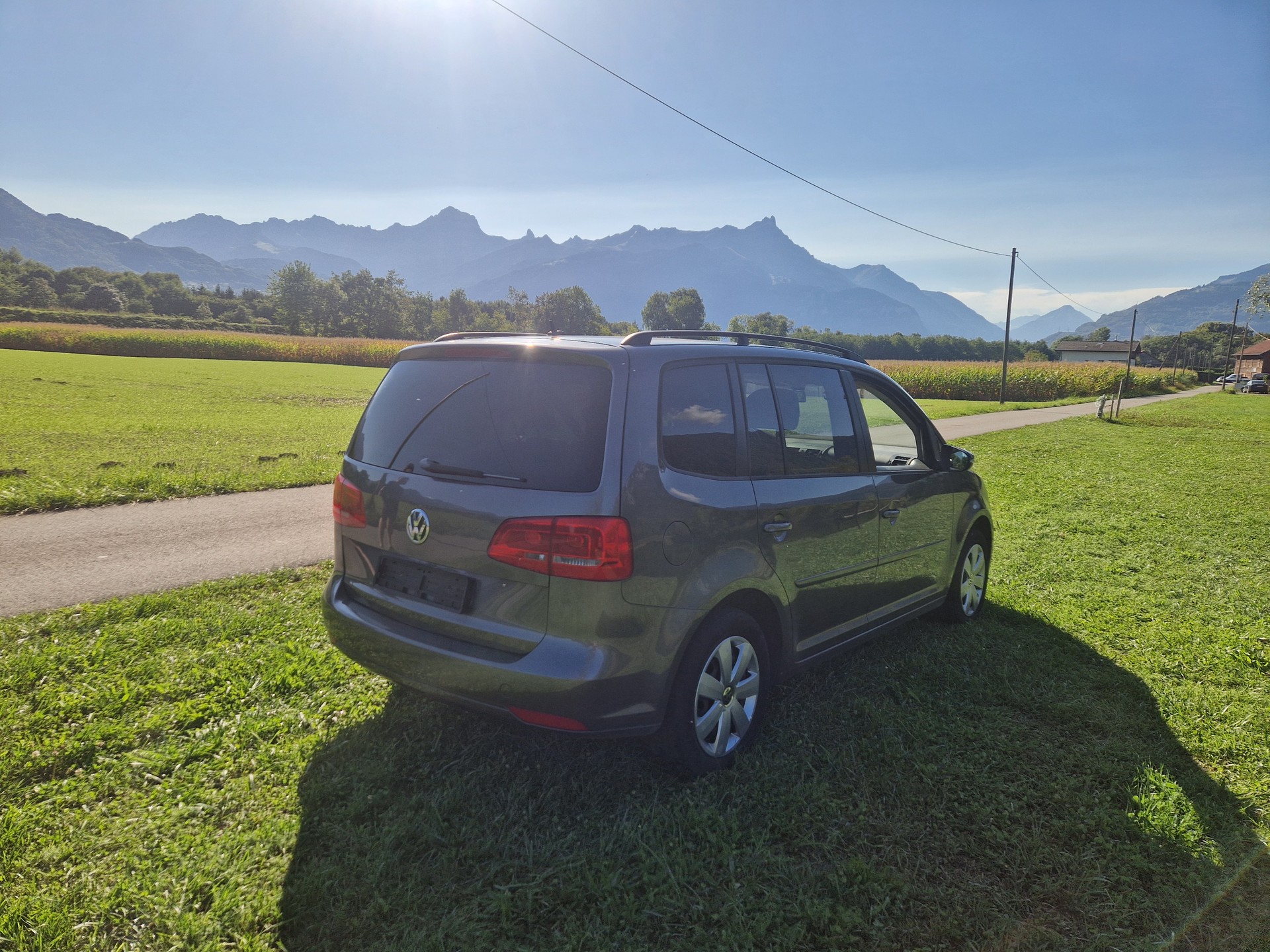 VW Touran 2.0 TDI BlueMotion Technology Cup-image-5