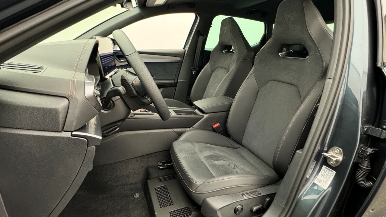 CUPRA LEON 1.5 e-HYBRID pHEV VZ Black Edition-image-4