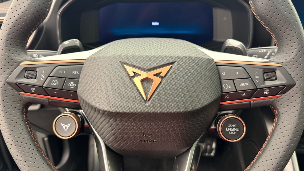 CUPRA LEON 1.5 e-HYBRID pHEV VZ Black Edition-image-9