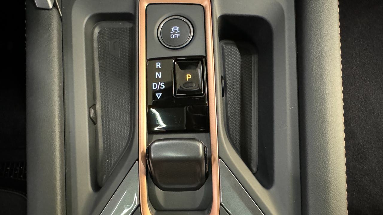 CUPRA LEON 1.5 e-HYBRID pHEV VZ Black Edition-image-10