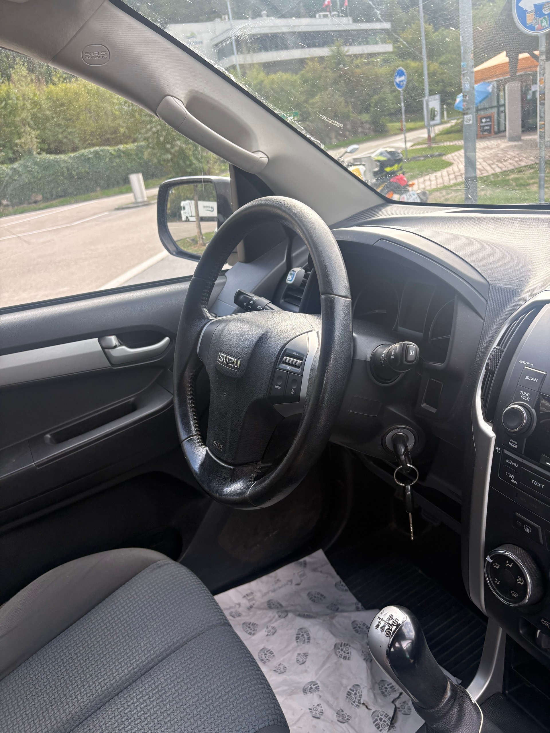 ISUZU D-MAX 2.5 Crew Cab Solar 4x4-image-11