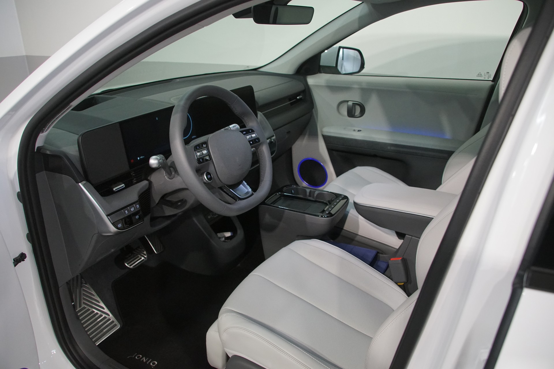 HYUNDAI Ioniq 5 Vertex 84kWh 4WD +swiss+ New-MODELL-image-12