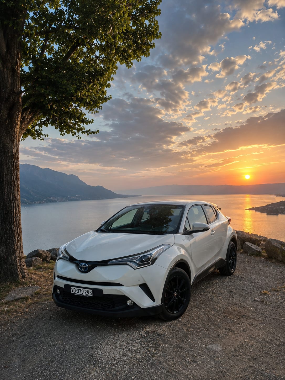 TOYOTA C-HR 1.8 HSD Limited CVT-image-1