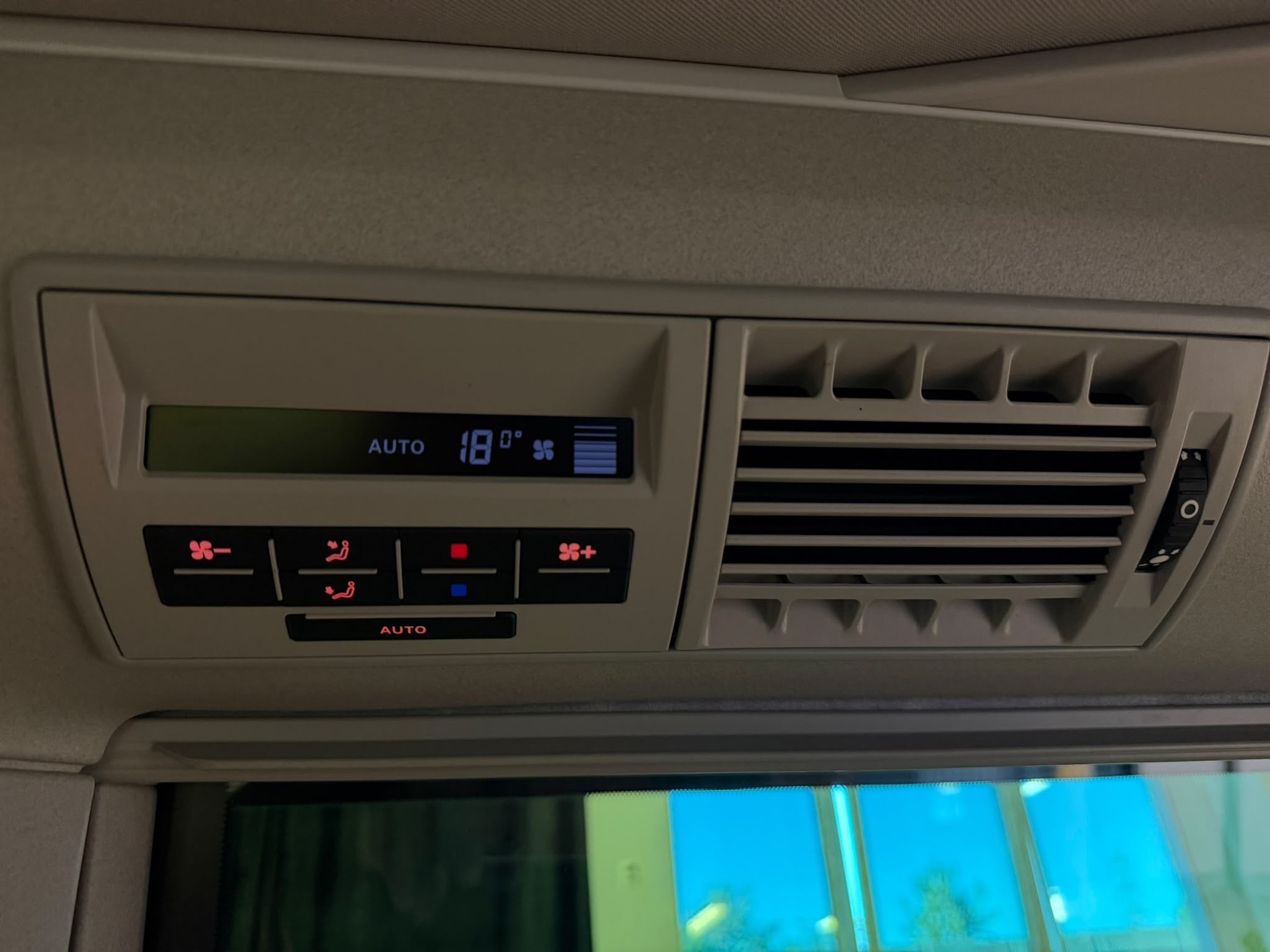 VW T5 California 2.0 Bi-TDI Comfortline 4Motion DSG-image-10