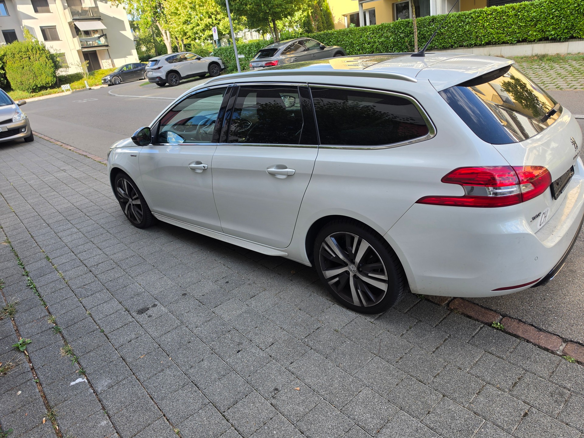 PEUGEOT 308 SW 1.2 THP Business-image-6