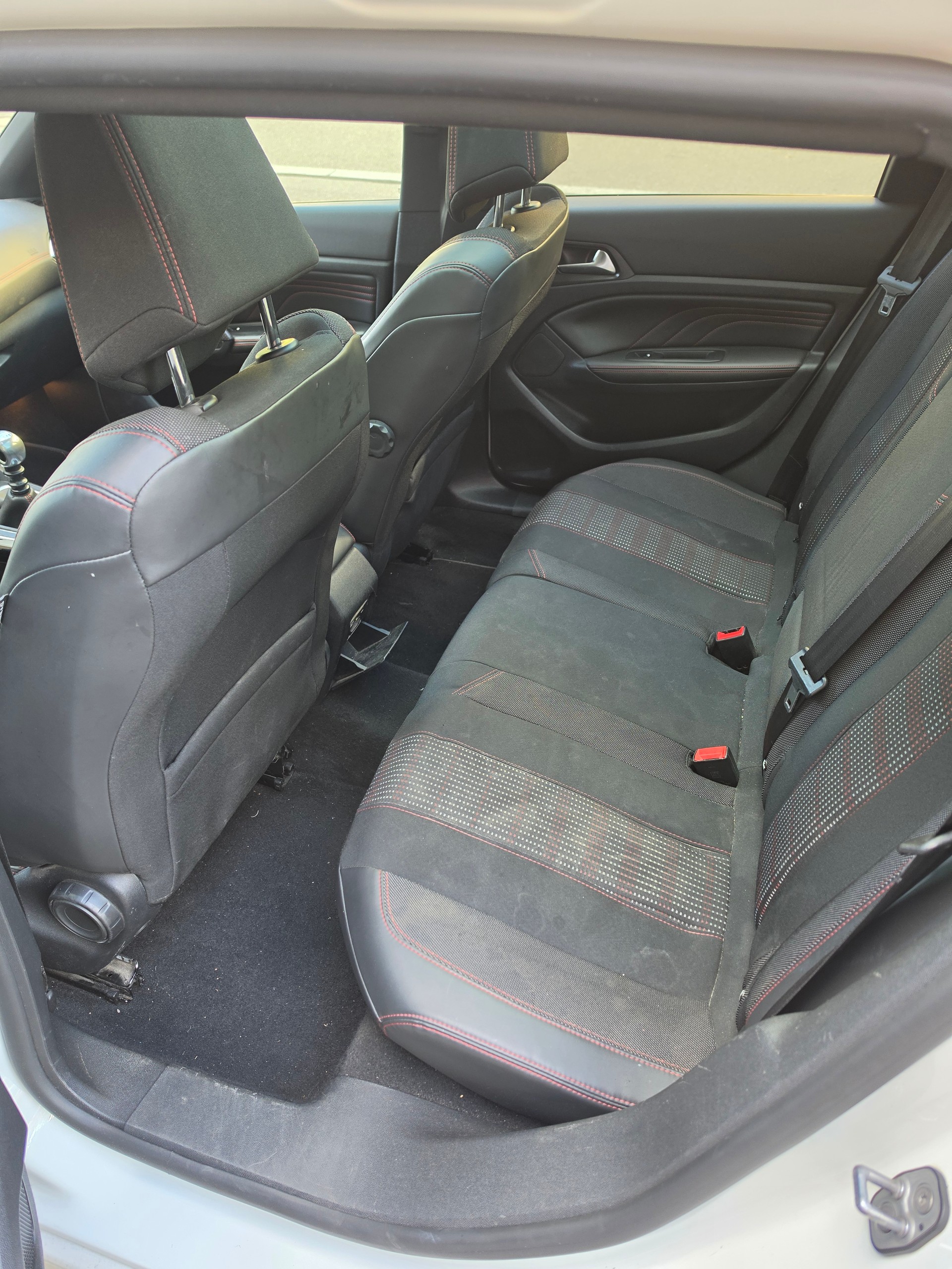 PEUGEOT 308 SW 1.2 THP Business-image-1