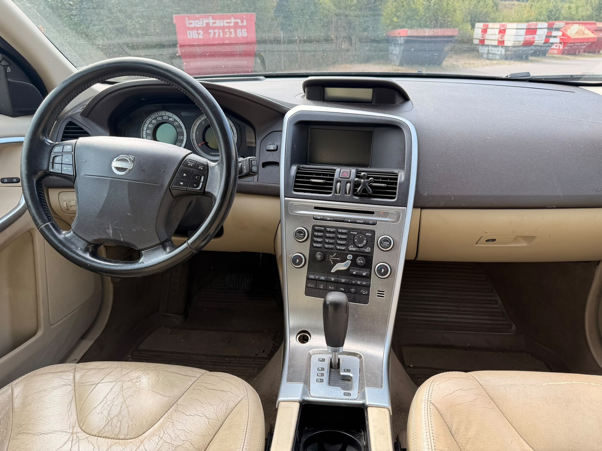 VOLVO XC60 D5 AWD Kinetic Geartronic-image-3