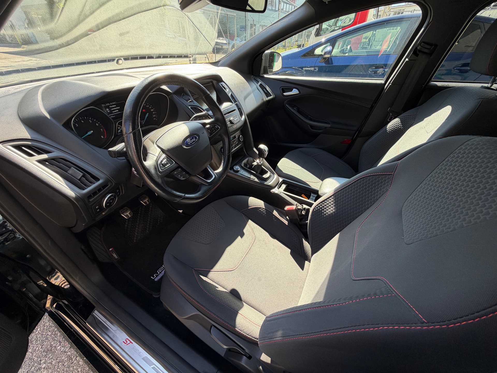 FORD Focus 1.5 SCTi ST Line-image-12