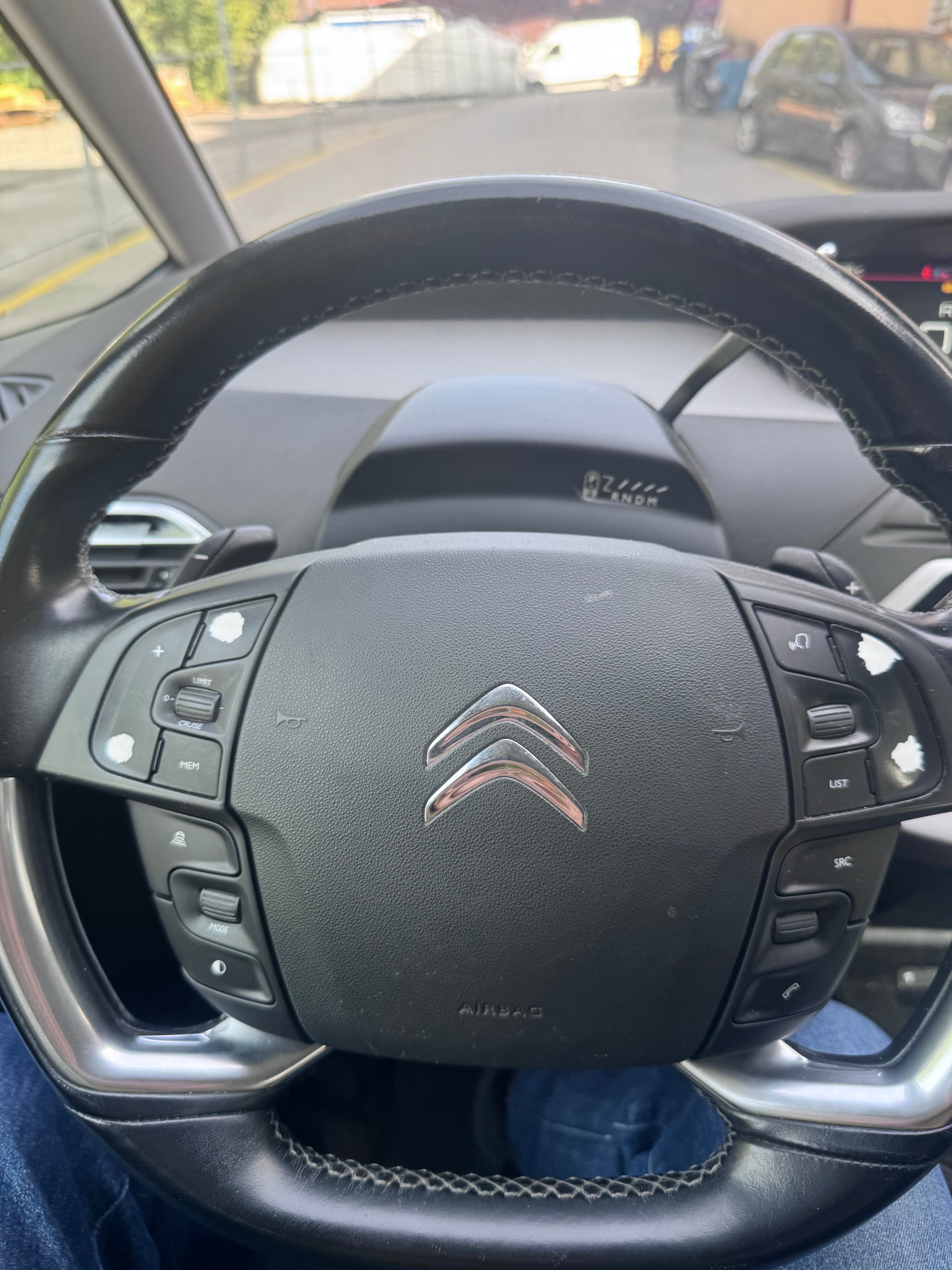 CITROEN Grand C4 Picasso 1.6 BlueHDi Shine EAT6-image-9