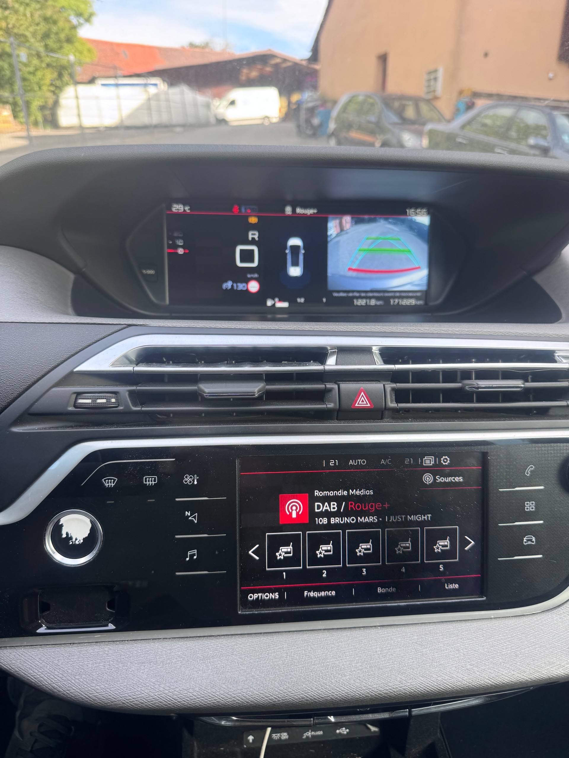 CITROEN Grand C4 Picasso 1.6 BlueHDi Shine EAT6-image-12