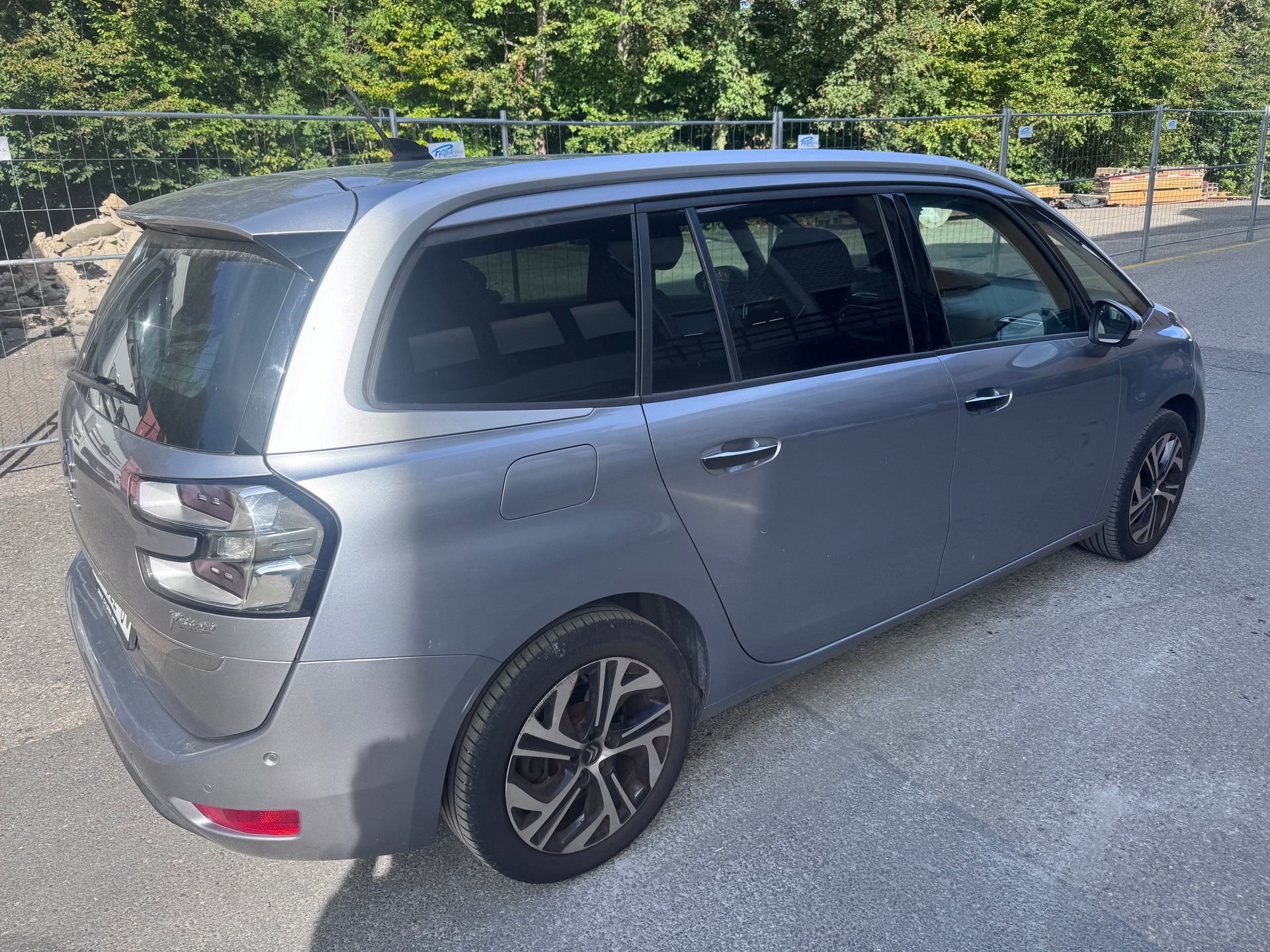 CITROEN Grand C4 Picasso 1.6 BlueHDi Shine EAT6-image-3