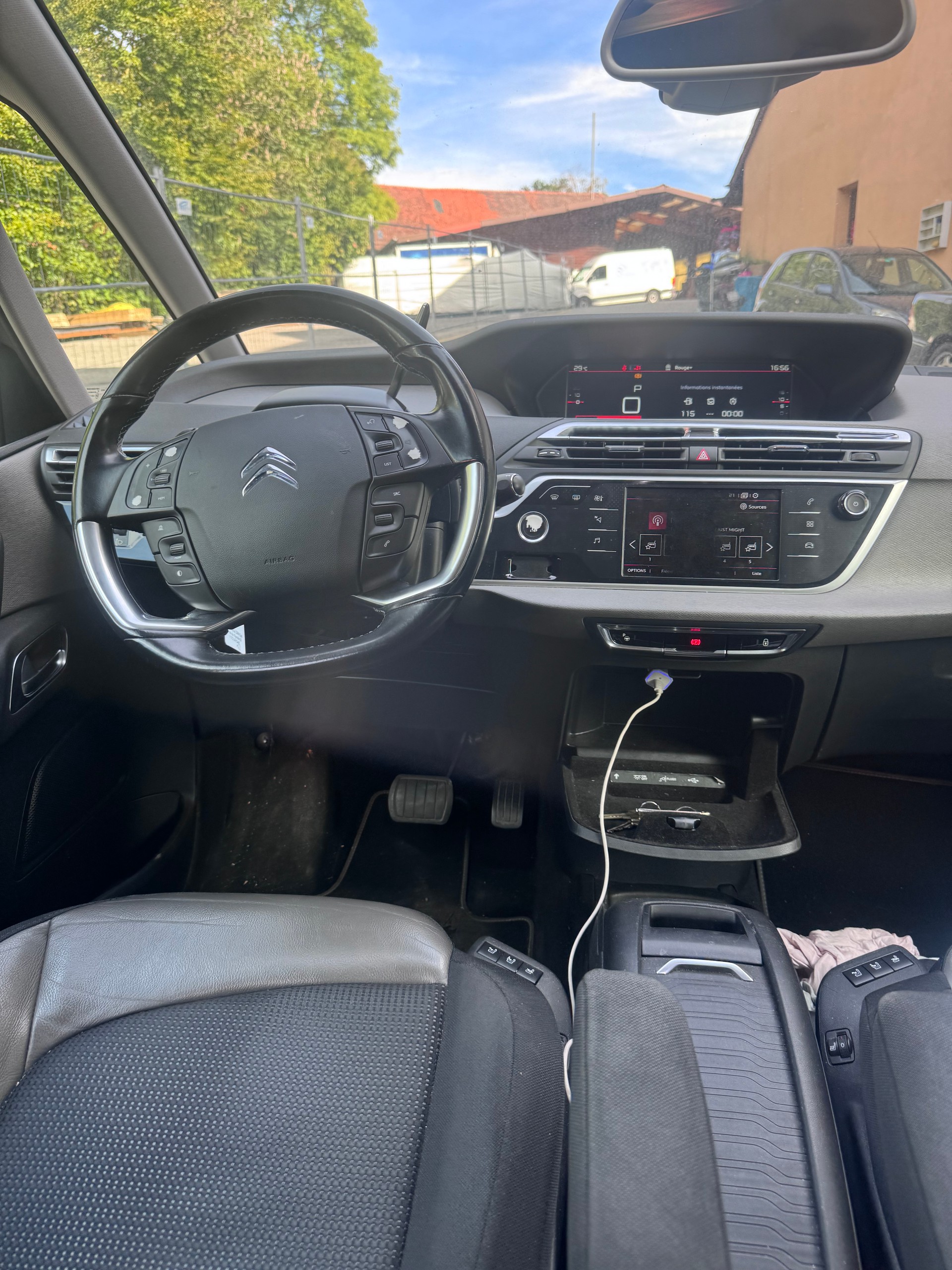 CITROEN Grand C4 Picasso 1.6 BlueHDi Shine EAT6-image-1