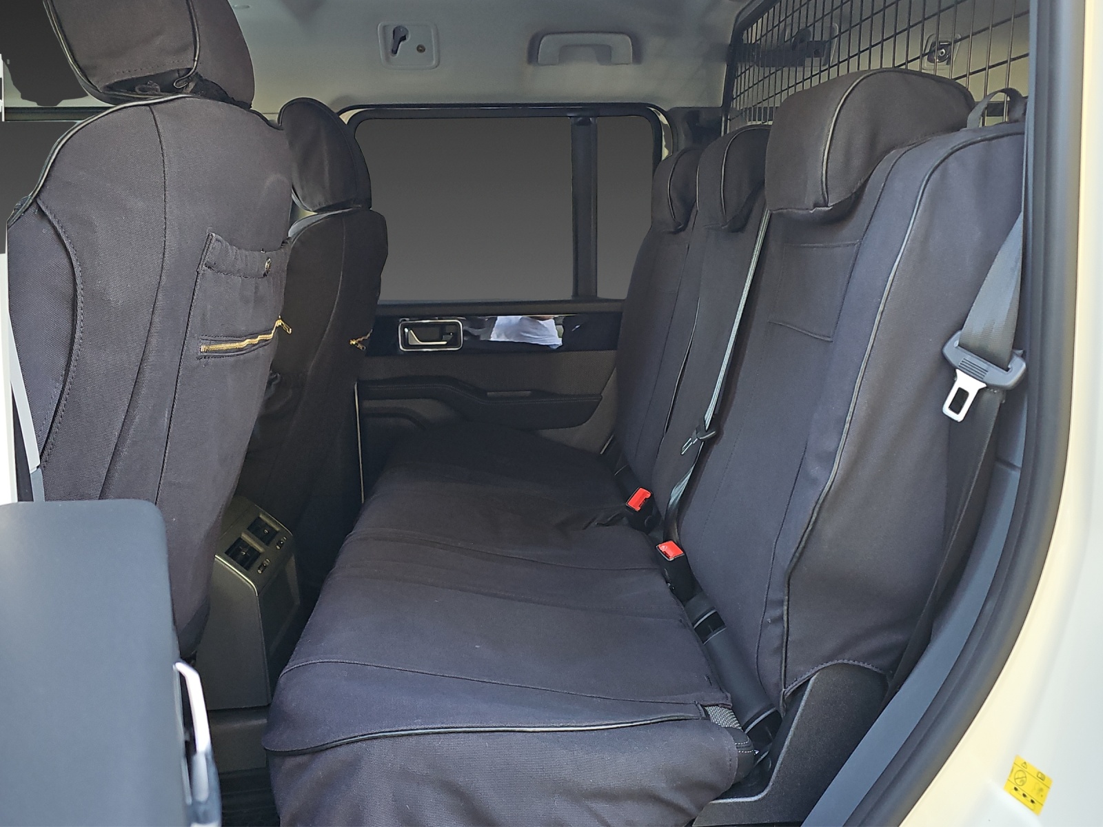 INEOS Grenadier 3.0D Utility Wagon 5-Sitz-image-18