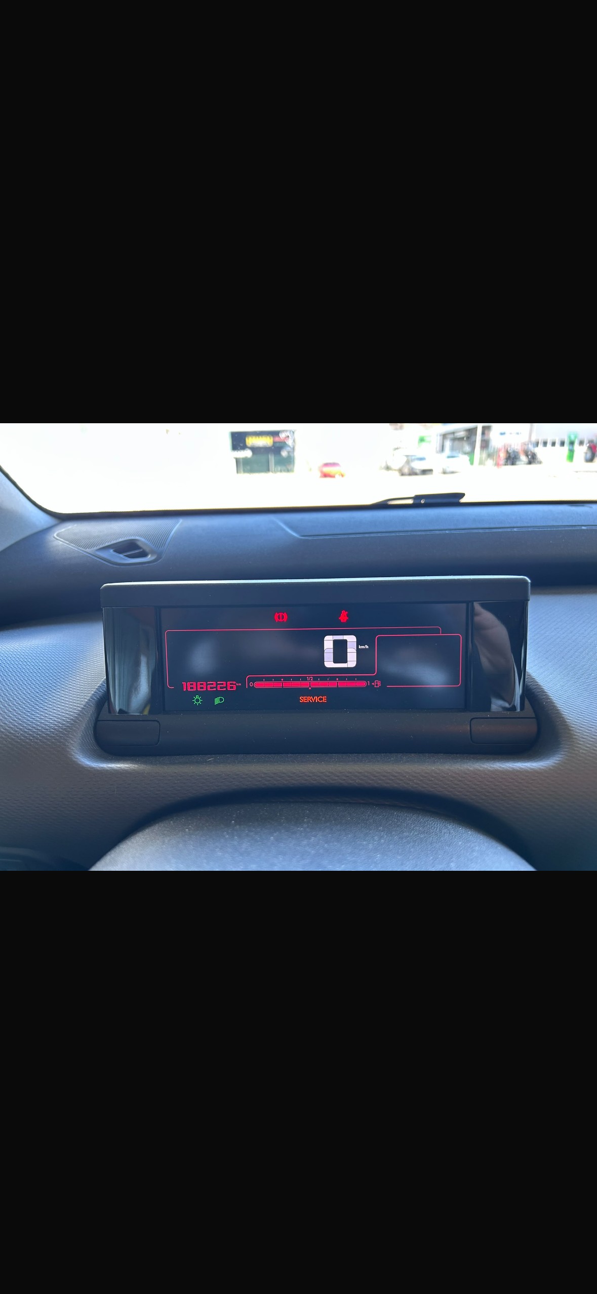 CITROEN C4 Cactus 1.2 e-THP Shine-image-9