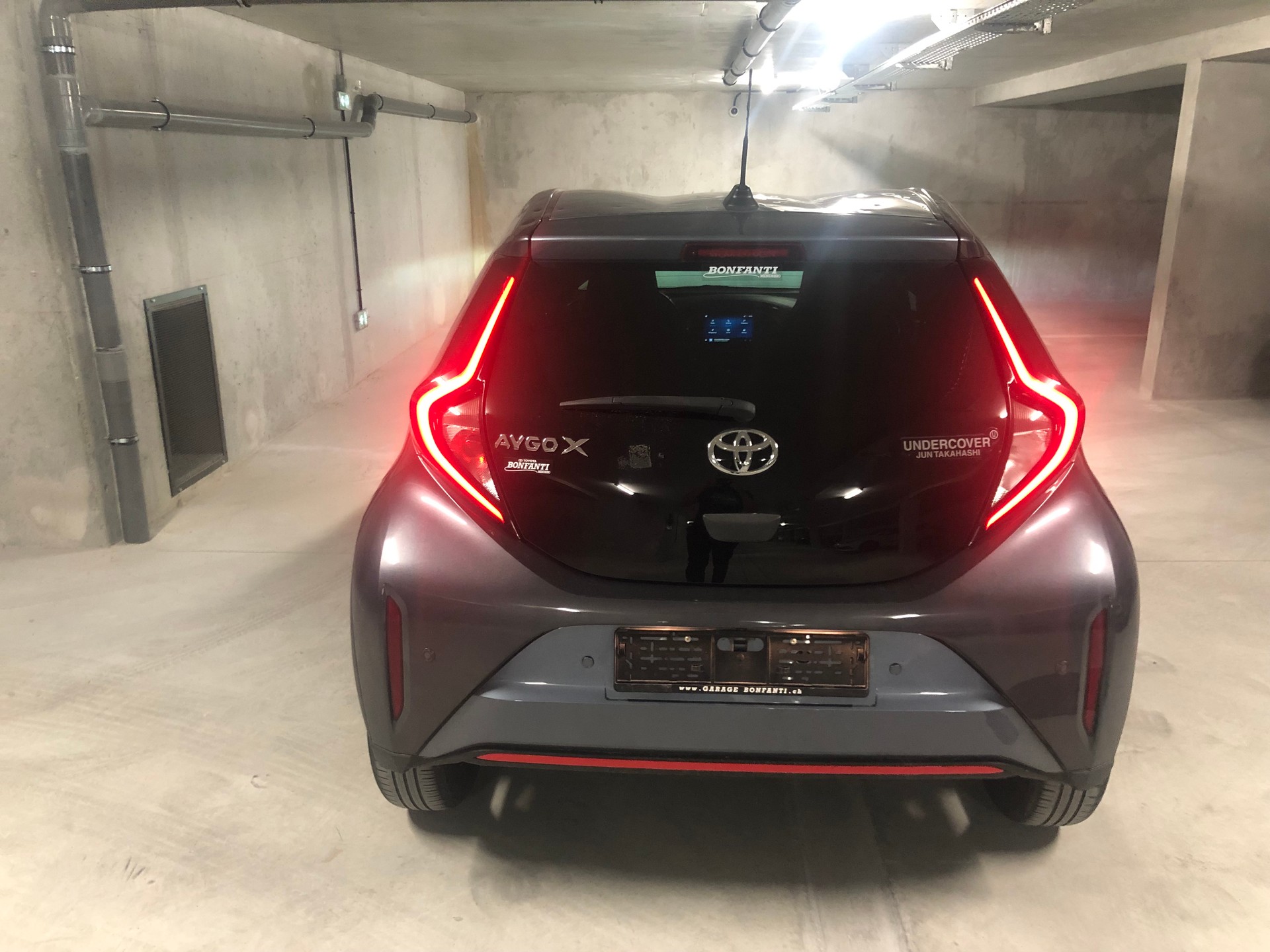 TOYOTA 1.0 VVT-i Undercover-image-5