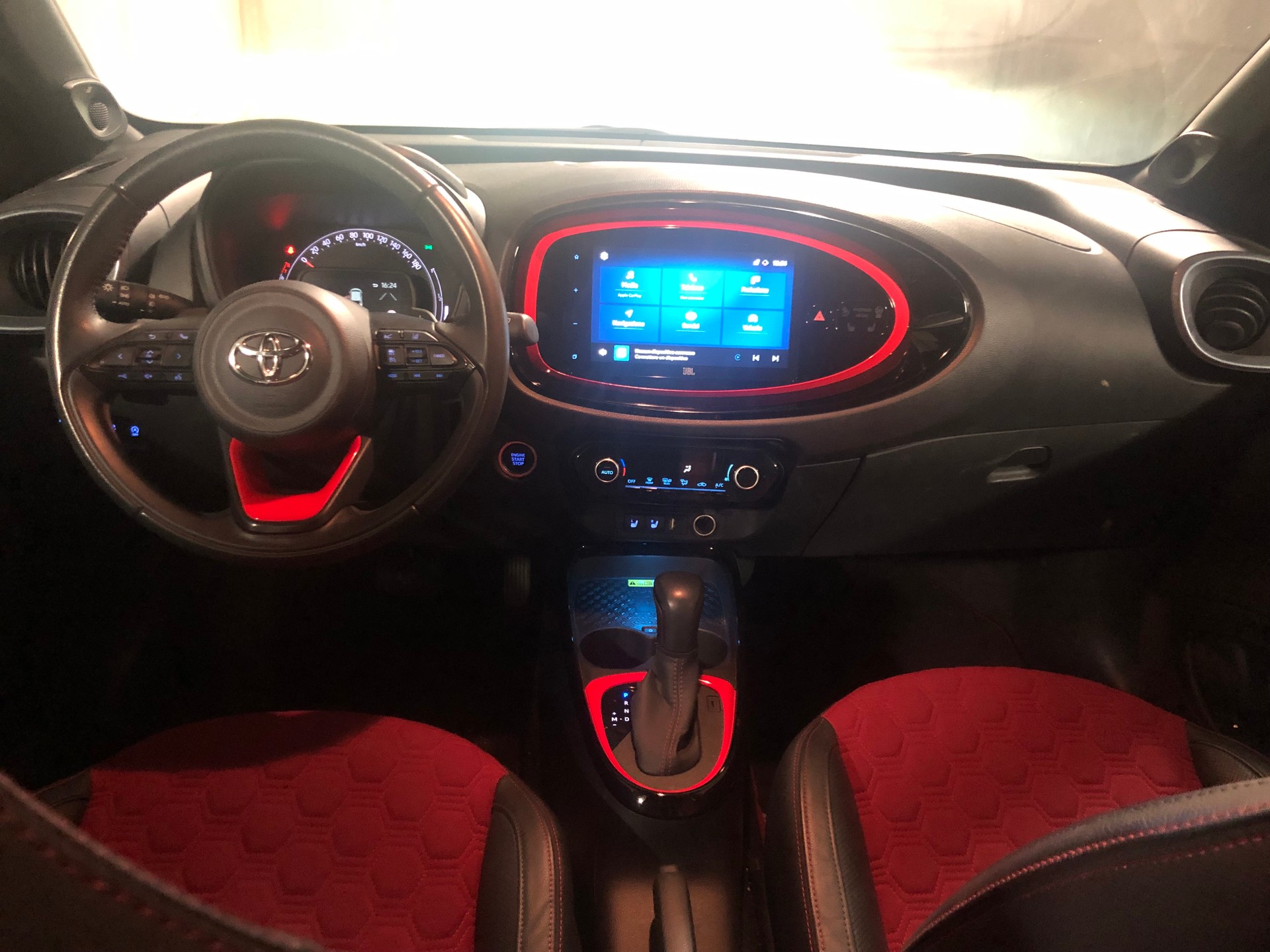 TOYOTA 1.0 VVT-i Undercover-image-4