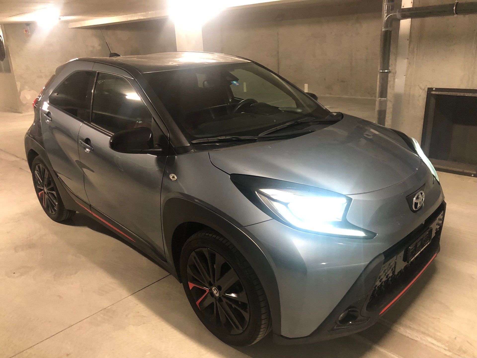 TOYOTA 1.0 VVT-i Undercover-image-0
