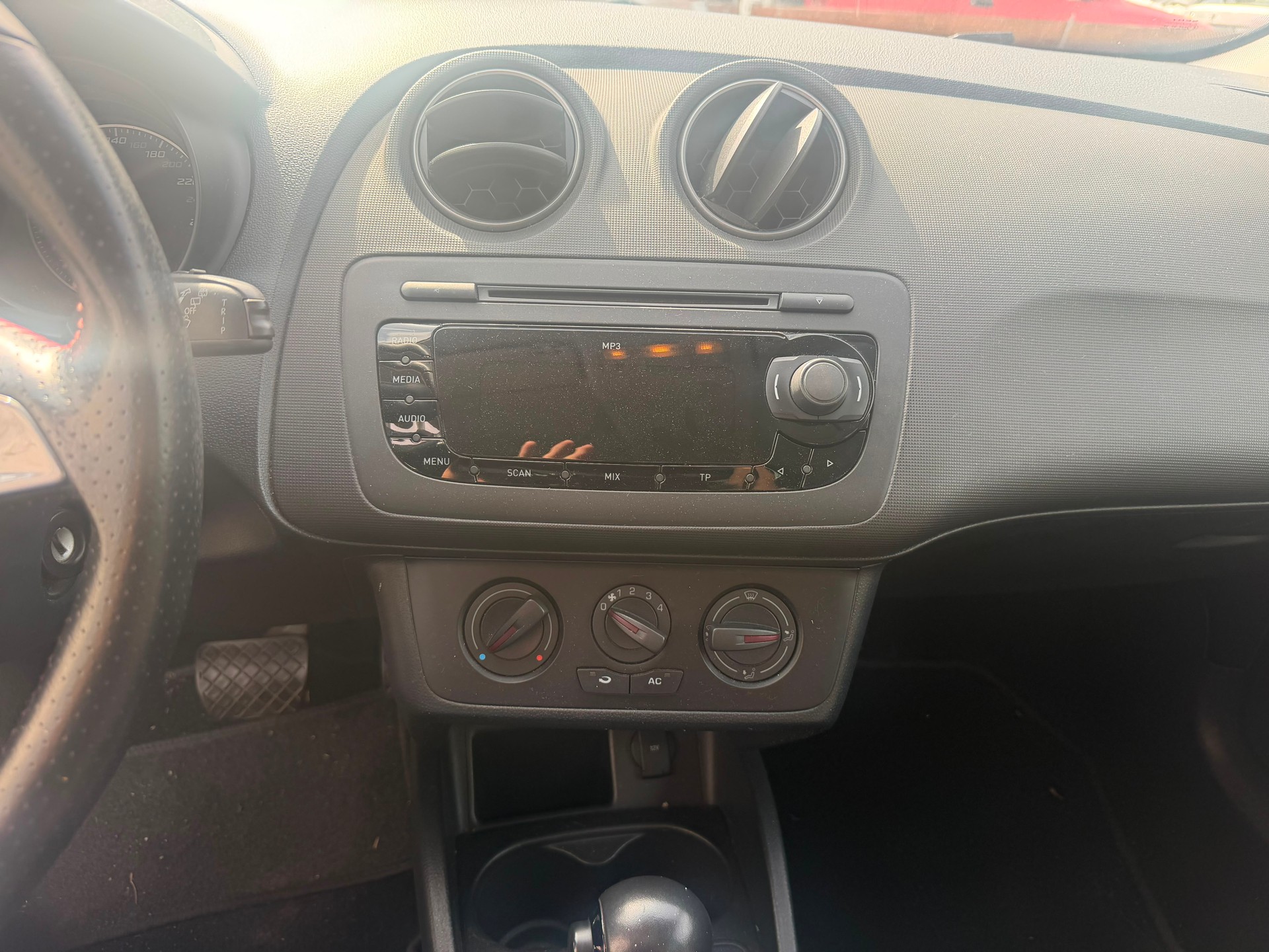 SEAT Ibiza ST 1.2 TSI FR DSG-image-9