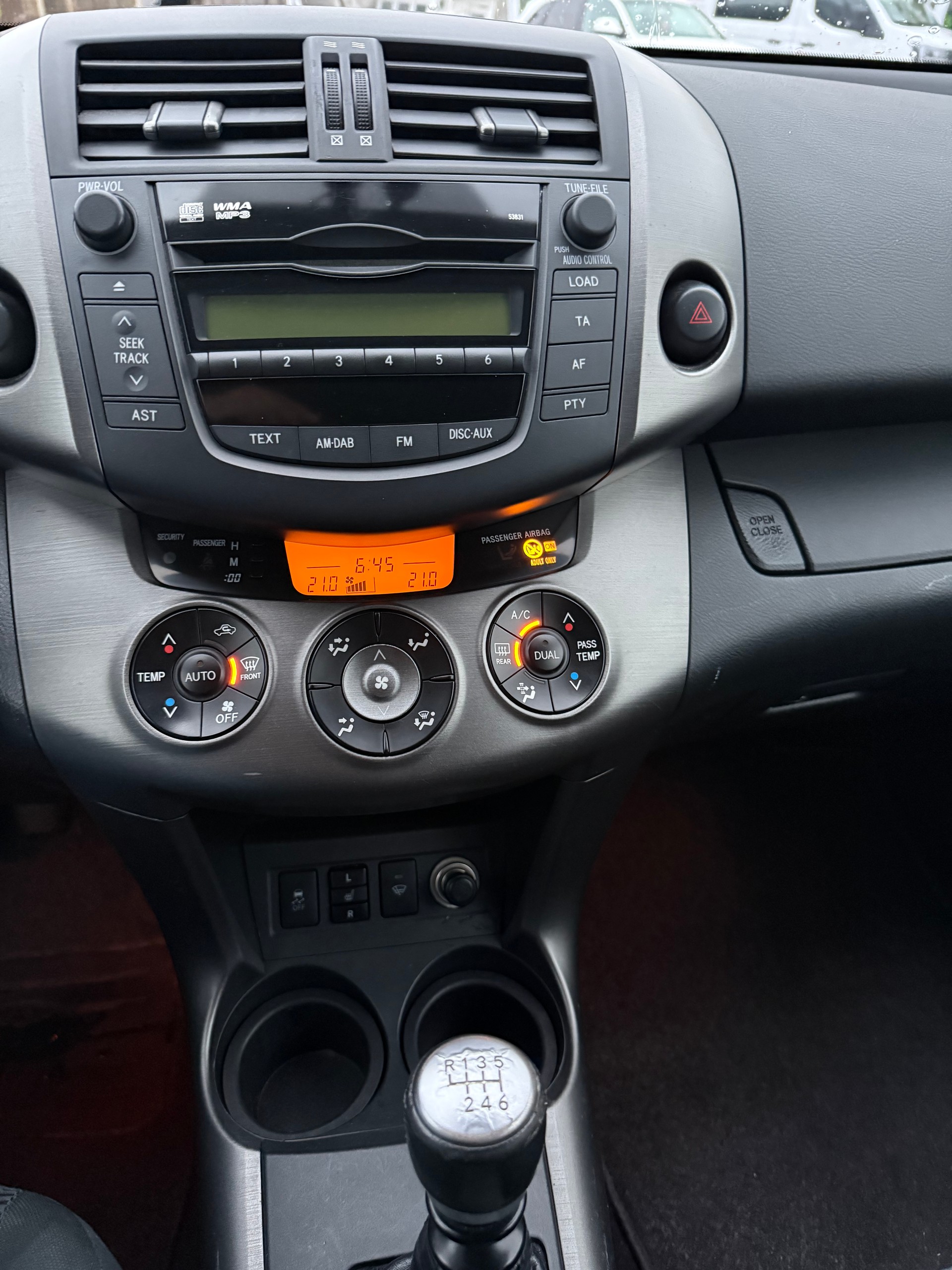 TOYOTA RAV-4 2.0 16V Linea Terra-image-11