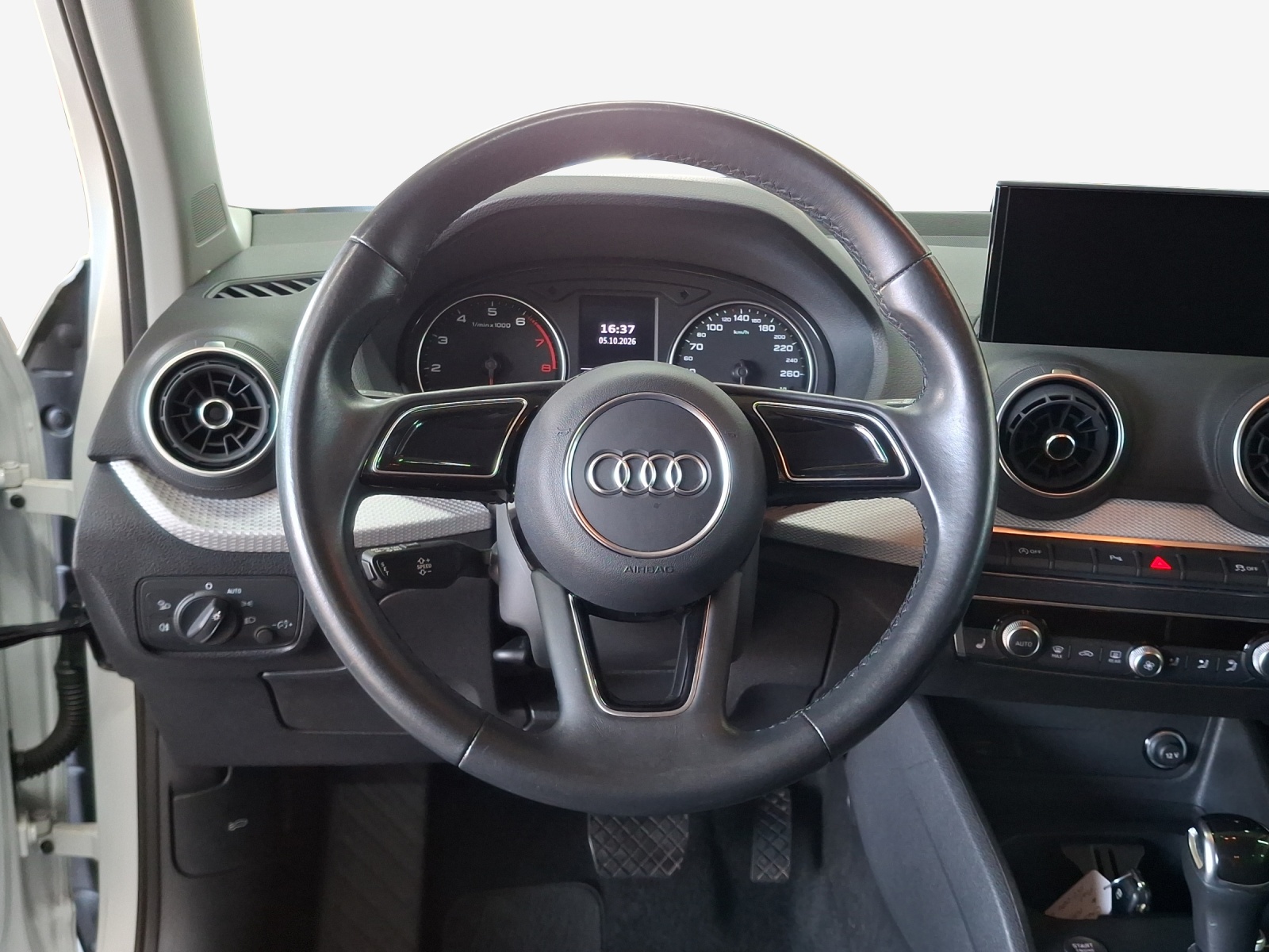 AUDI Q2 35 TFSI S line S-tronic-image-9