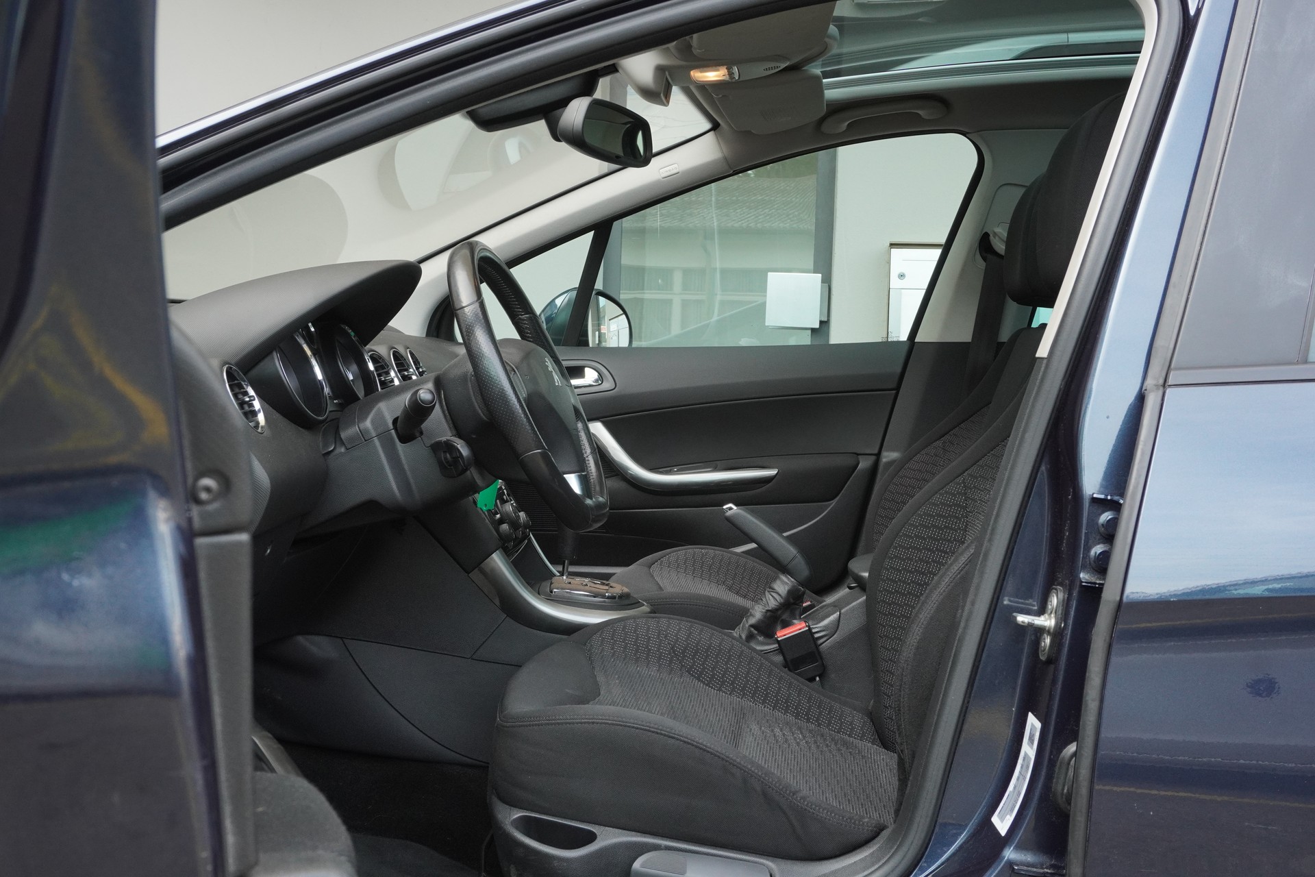 PEUGEOT 308 SW 1.6 16V Turbo Allure Automatic-image-8