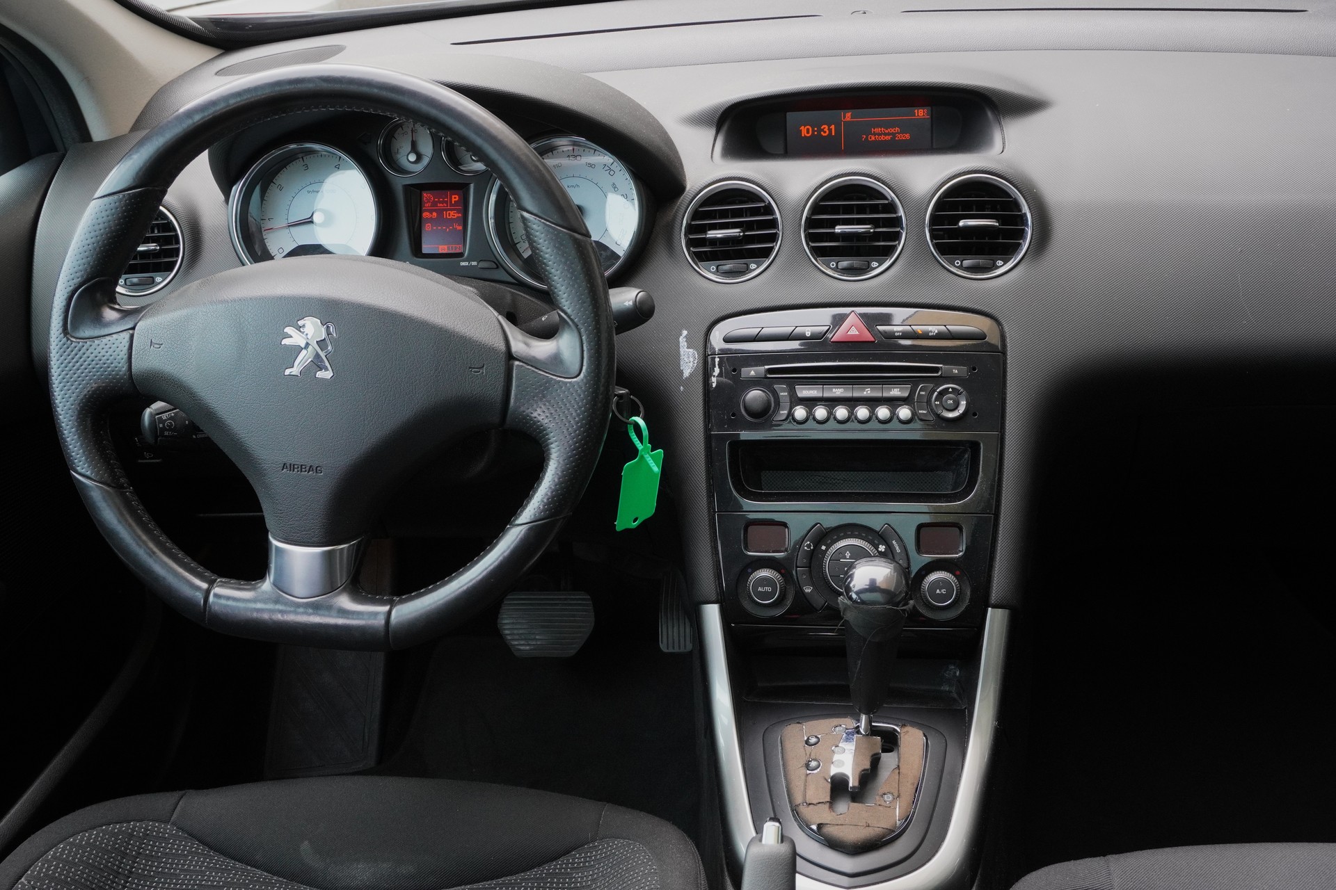 PEUGEOT 308 SW 1.6 16V Turbo Allure Automatic-image-10