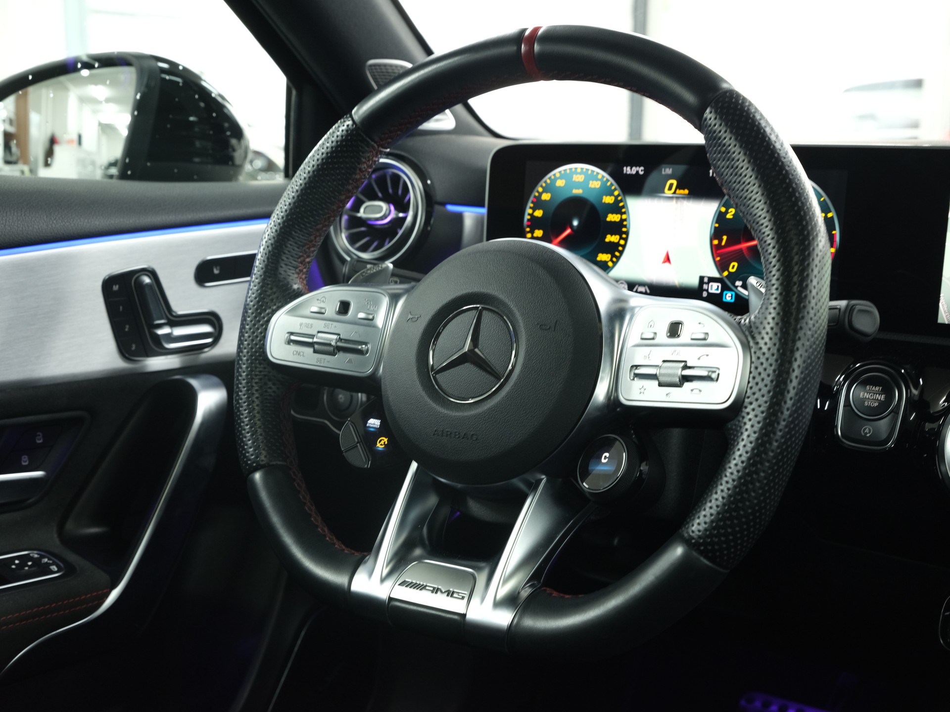 MERCEDES-BENZ A 35 AMG 4Matic Edition 1 Speedshift *Burmester* *360 Kamera* *AMG Performance*-image-27