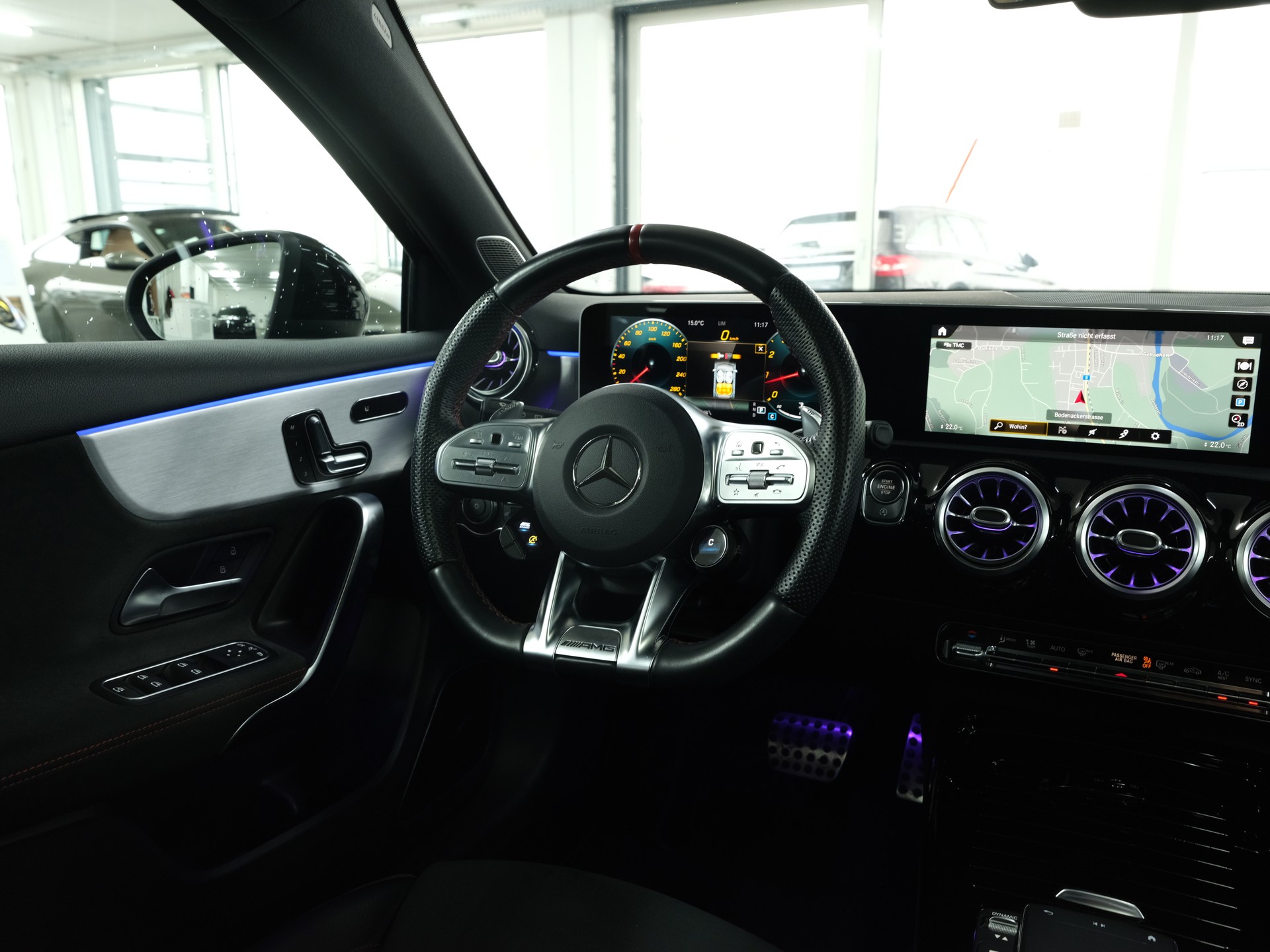 MERCEDES-BENZ A 35 AMG 4Matic Edition 1 Speedshift *Burmester* *360 Kamera* *AMG Performance*-image-24