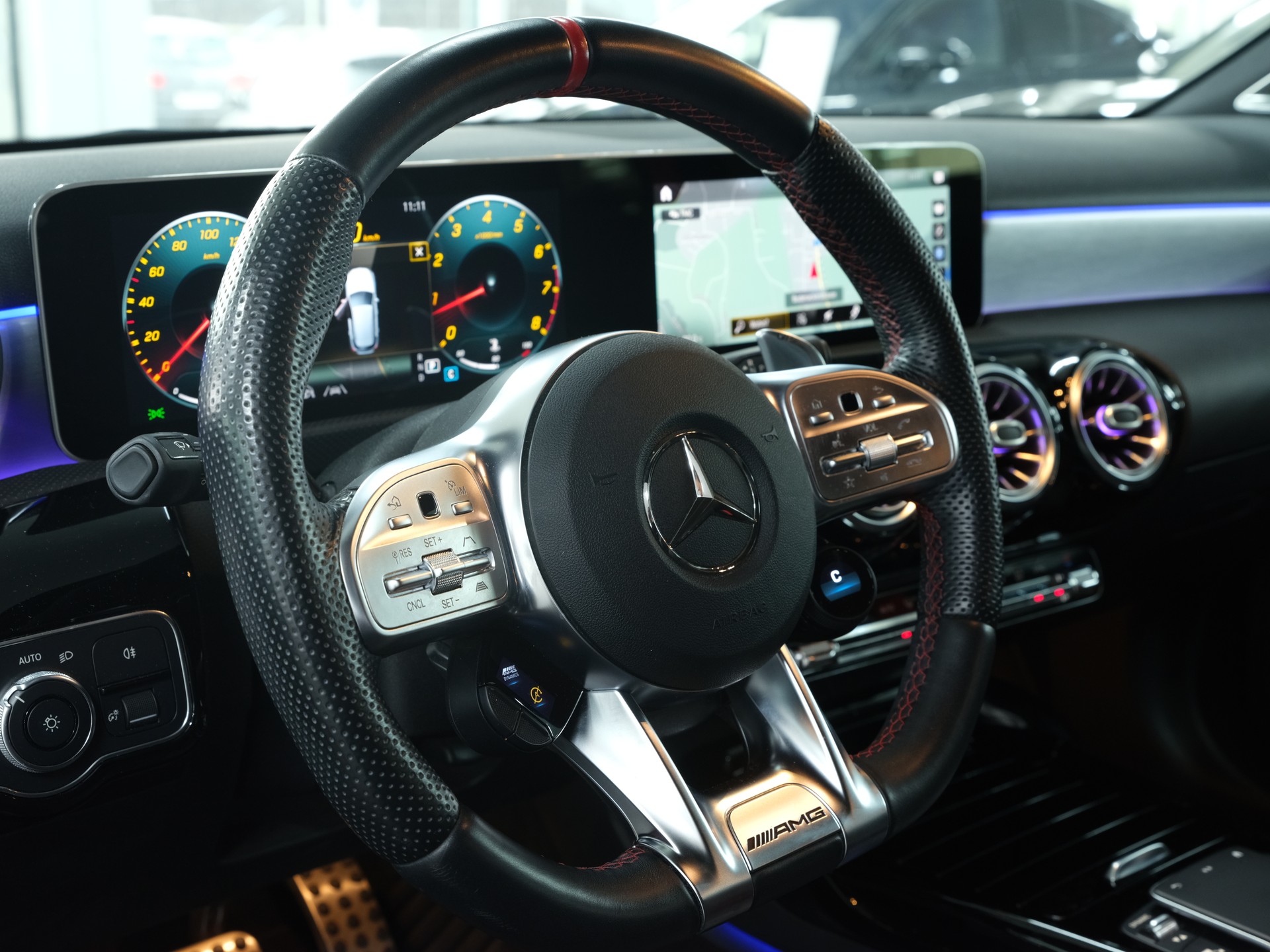 MERCEDES-BENZ A 35 AMG 4Matic Edition 1 Speedshift *Burmester* *360 Kamera* *AMG Performance*-image-15
