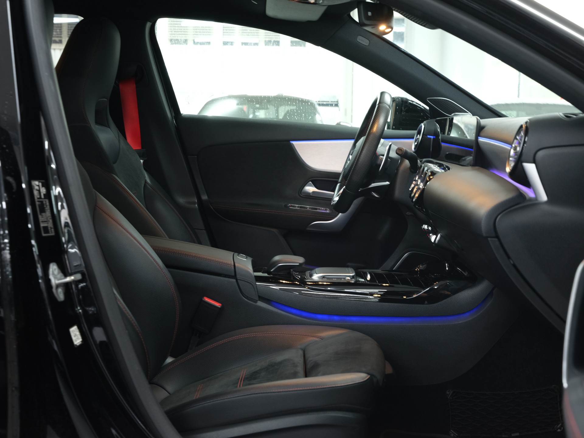 MERCEDES-BENZ A 35 AMG 4Matic Edition 1 Speedshift *Burmester* *360 Kamera* *AMG Performance*-image-17