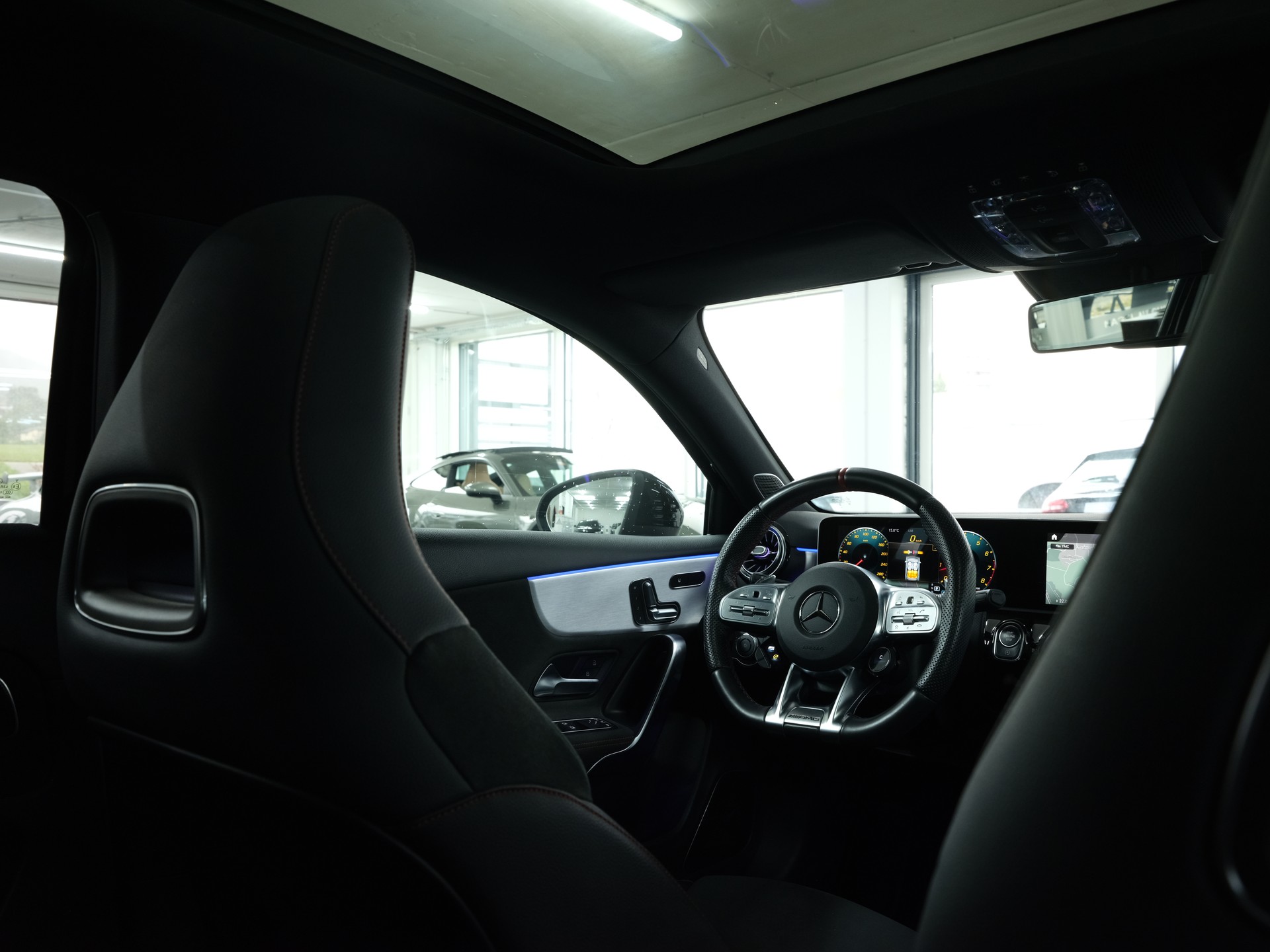 MERCEDES-BENZ A 35 AMG 4Matic Edition 1 Speedshift *Burmester* *360 Kamera* *AMG Performance*-image-23